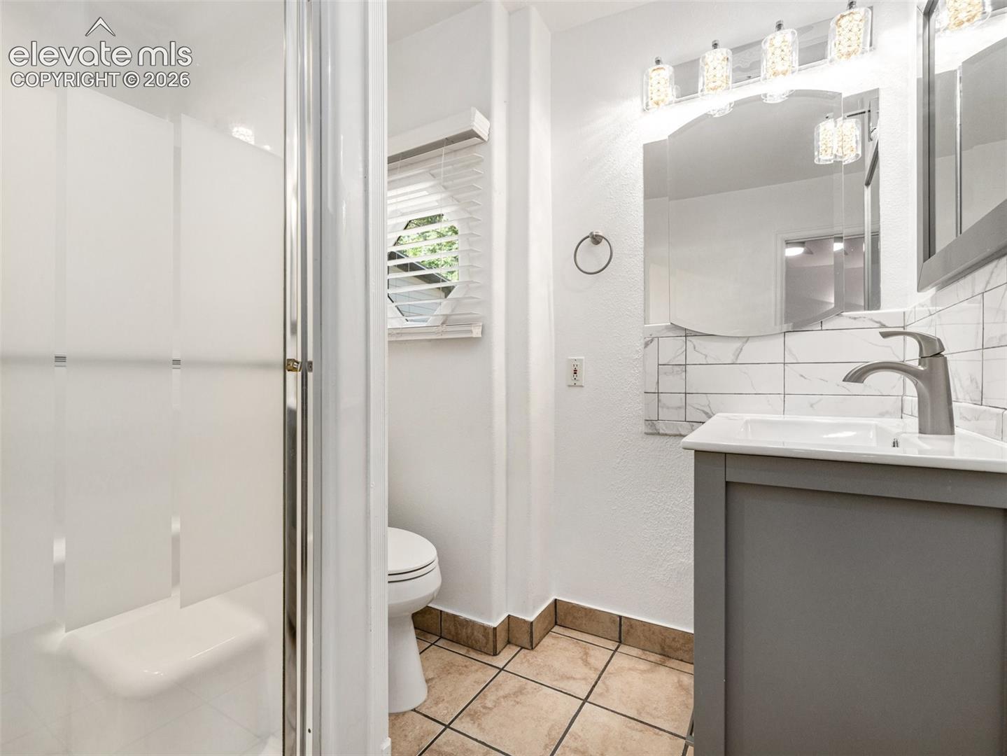 Listing photo 16 for 2213 E Evans Avenue