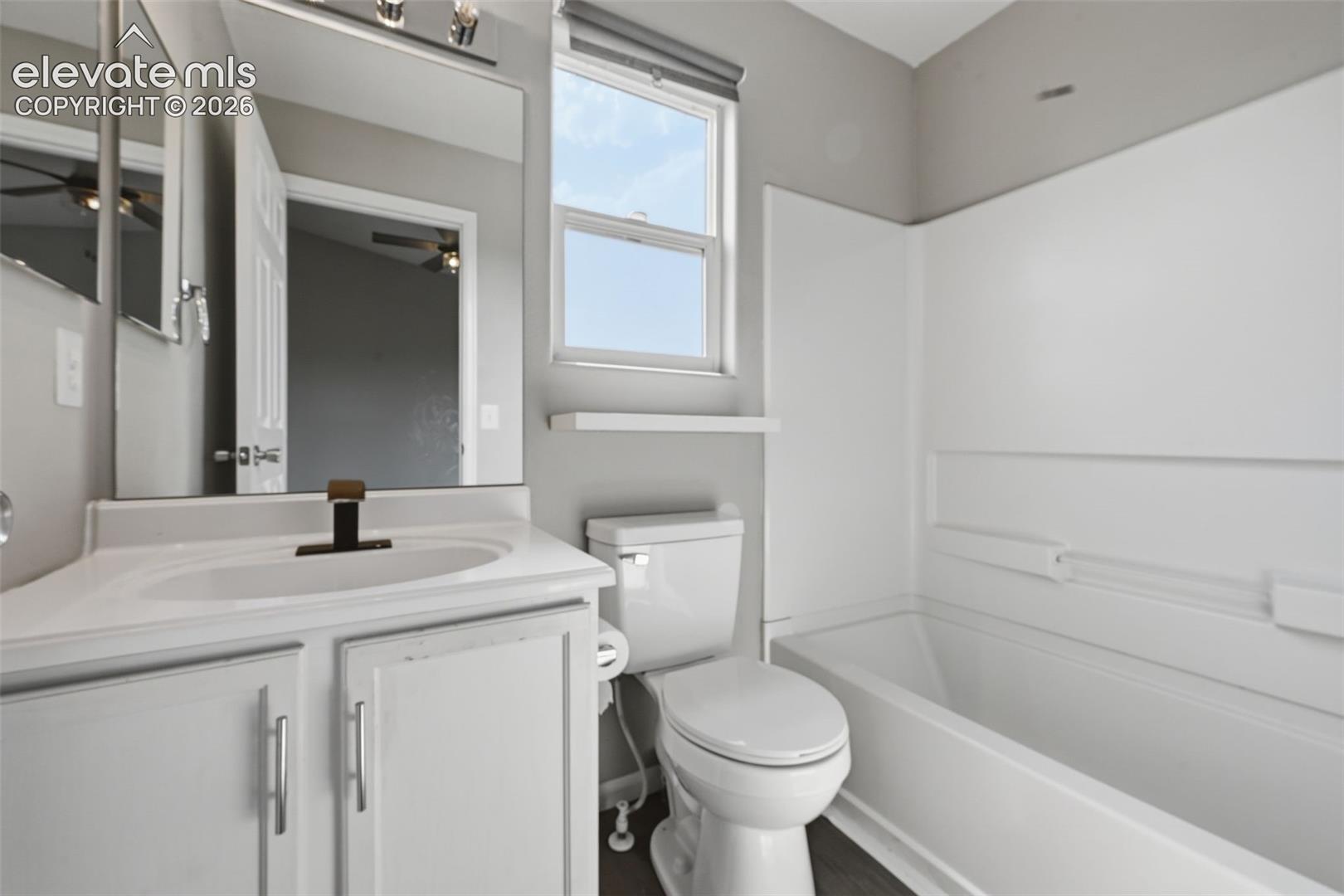 Listing photo 5 for 7368 Glenburn Drive