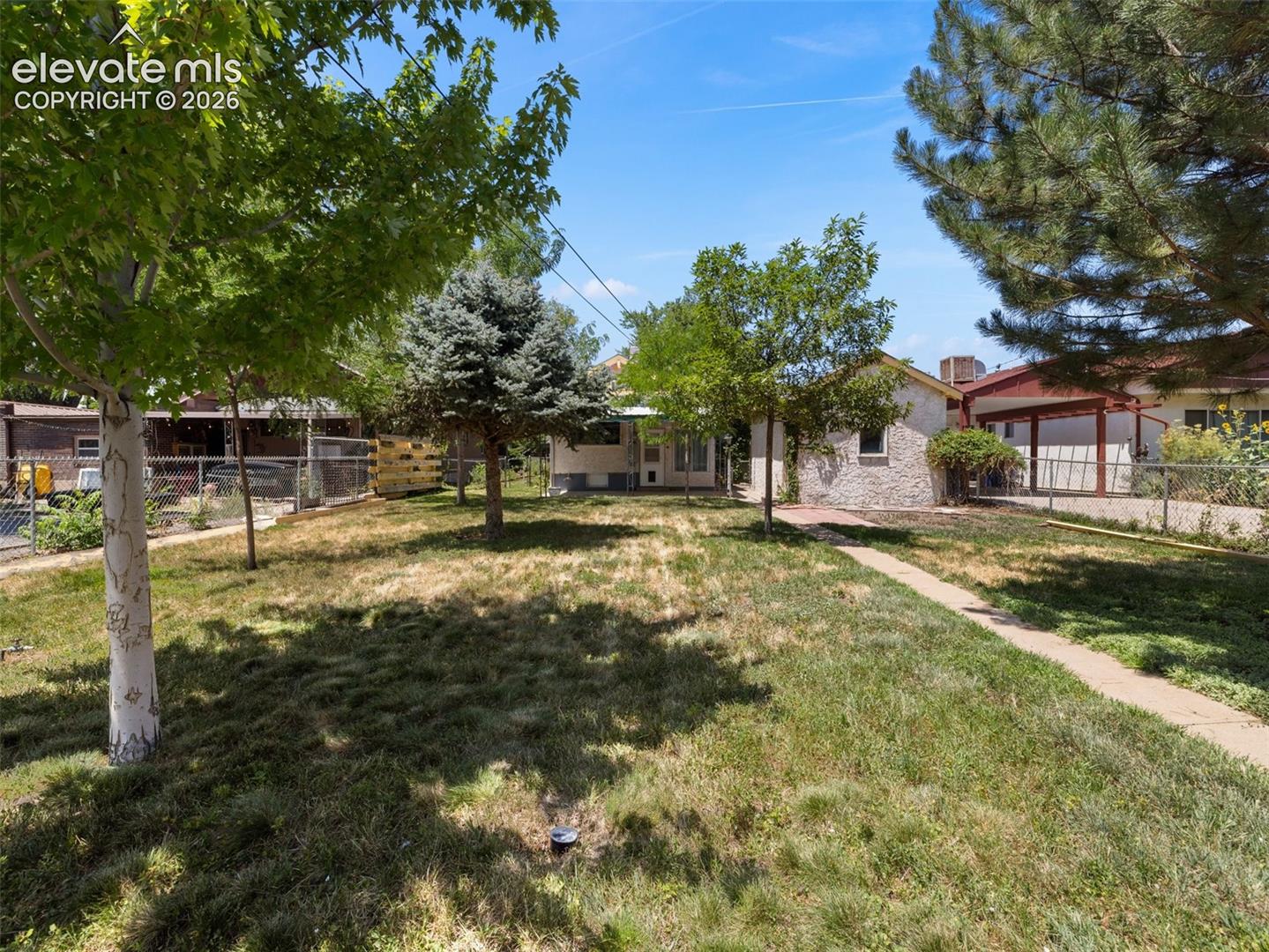 Listing photo 7 for 626 Jackson Street
