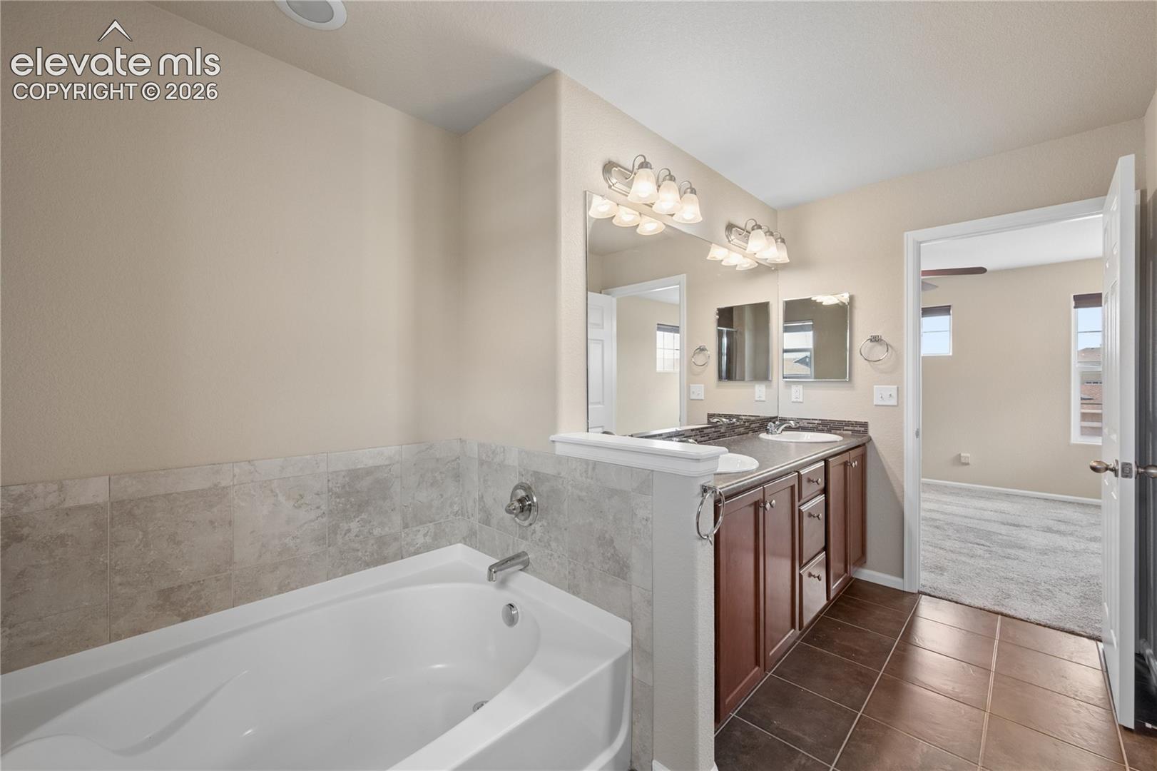 Listing photo 6 for 7183 RED CARDINAL Loop