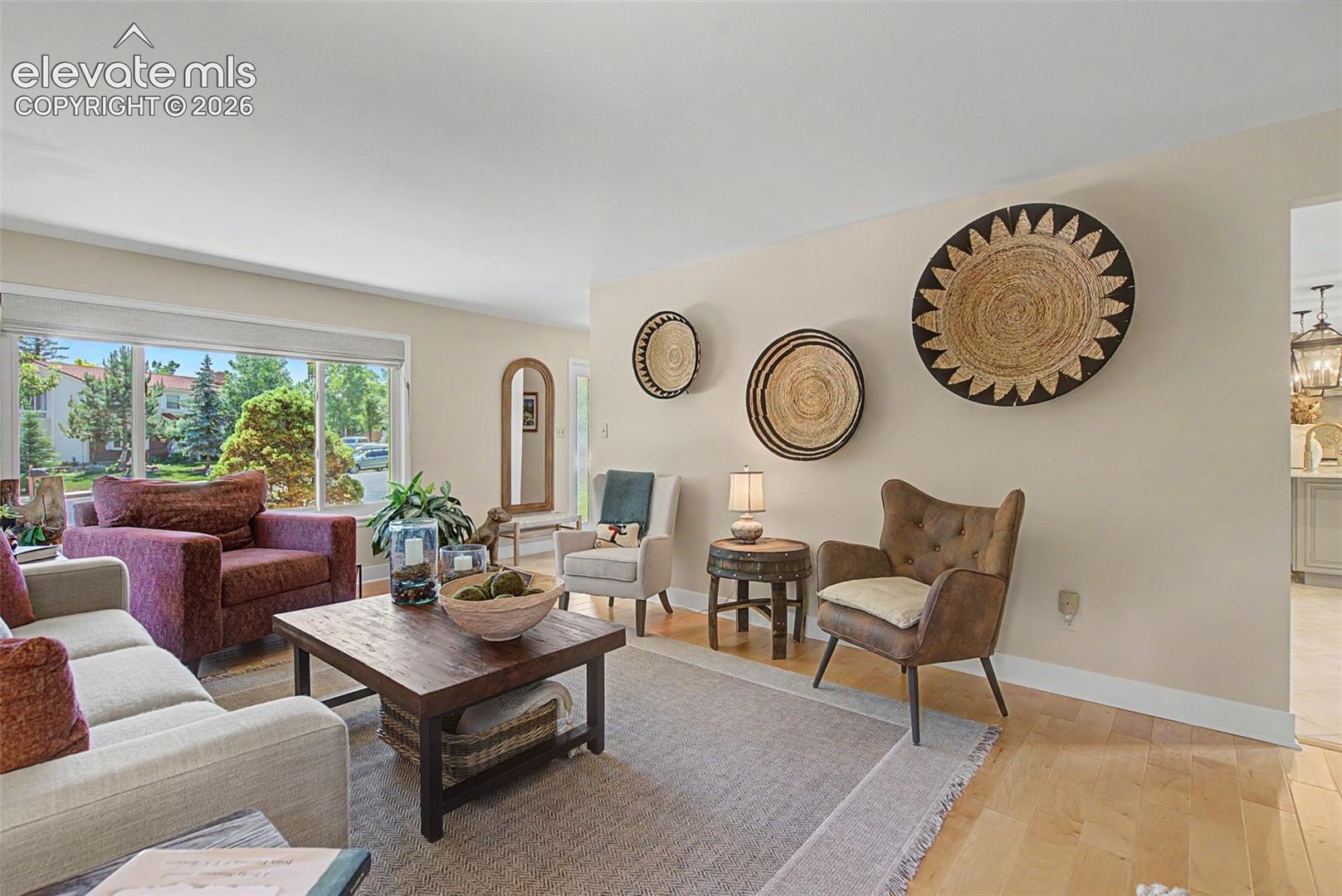Listing photo 8 for 216 W Cheyenne Mountain Boulevard