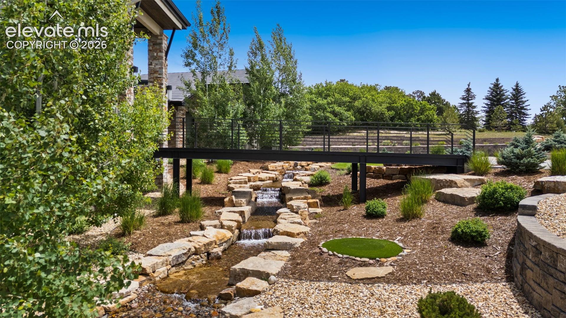 Listing photo 46 for 1484 Vine Cliff Heights