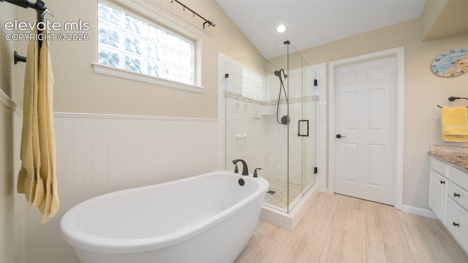 Listing photo 16 for 40 Wuthering Heights Drive
