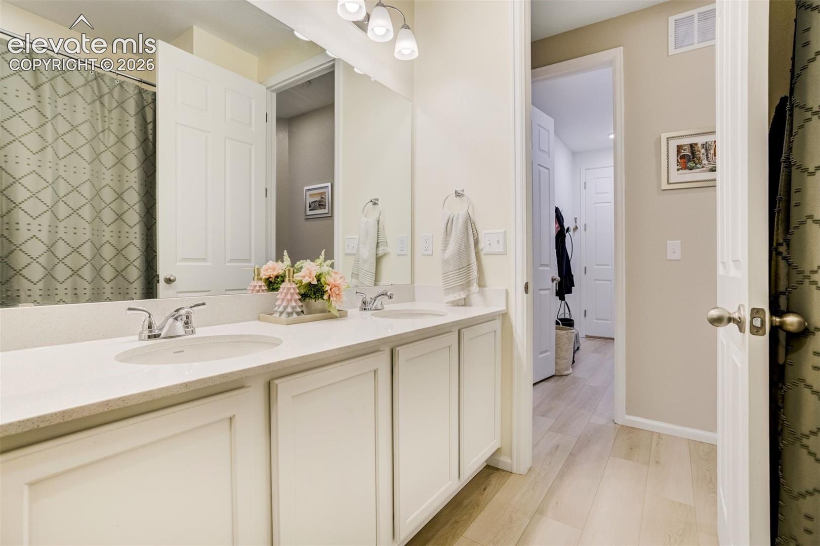 5689 Mammoth Lane, photo 27