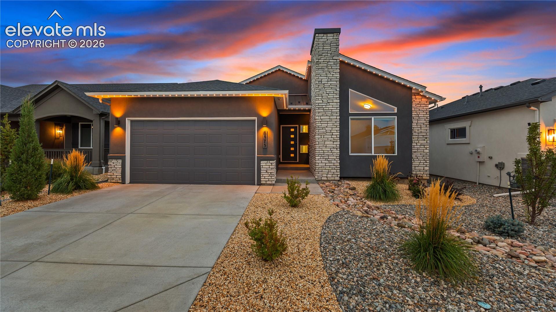 6575 Vistancia Avenue — listing photo