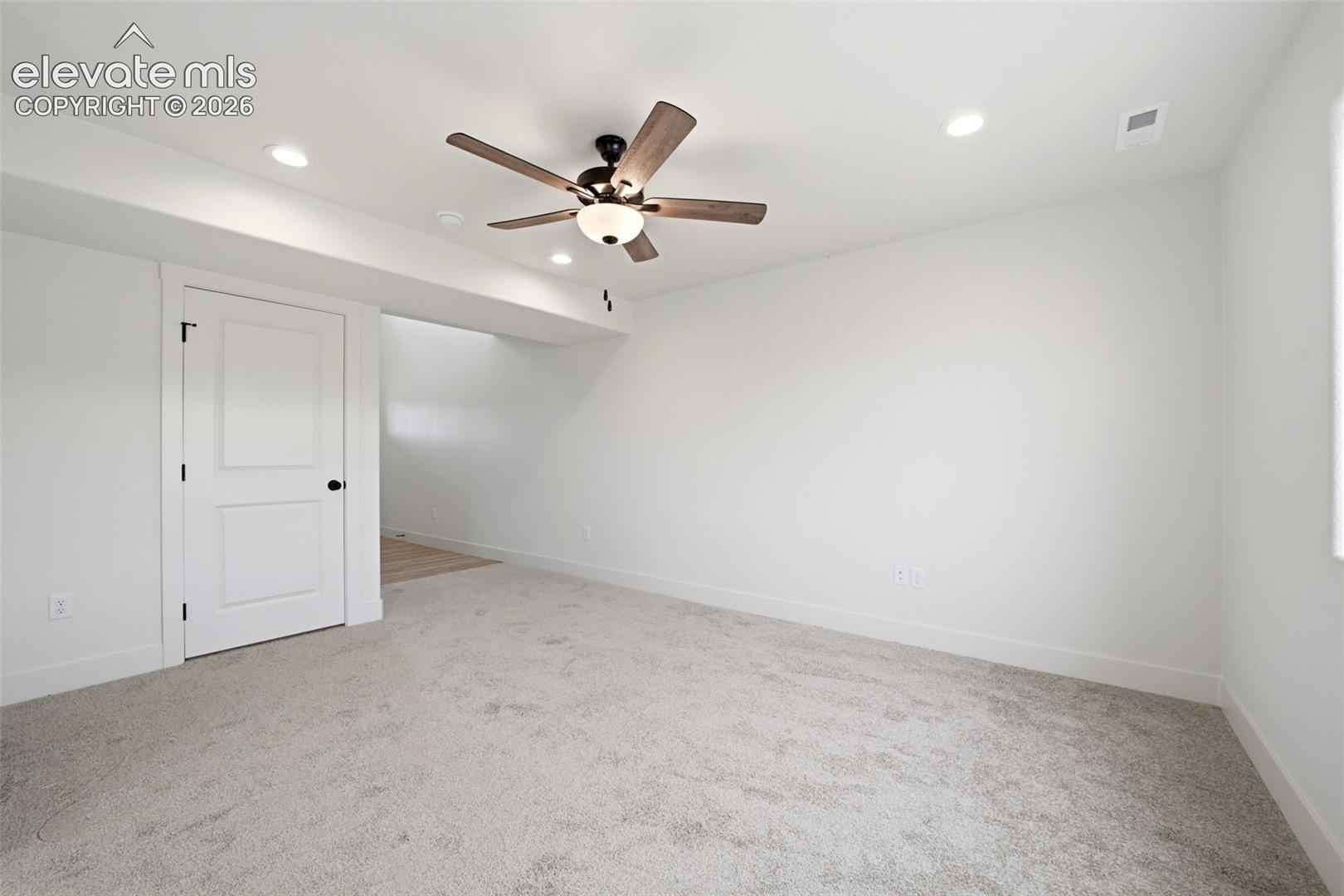 Listing photo 5 for 830 Keystone Loop