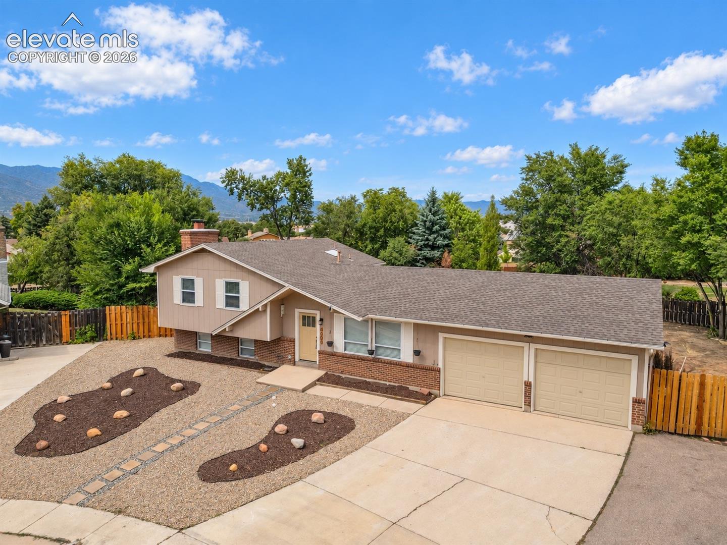 Listing photo 2 for 4020 Manzana Court