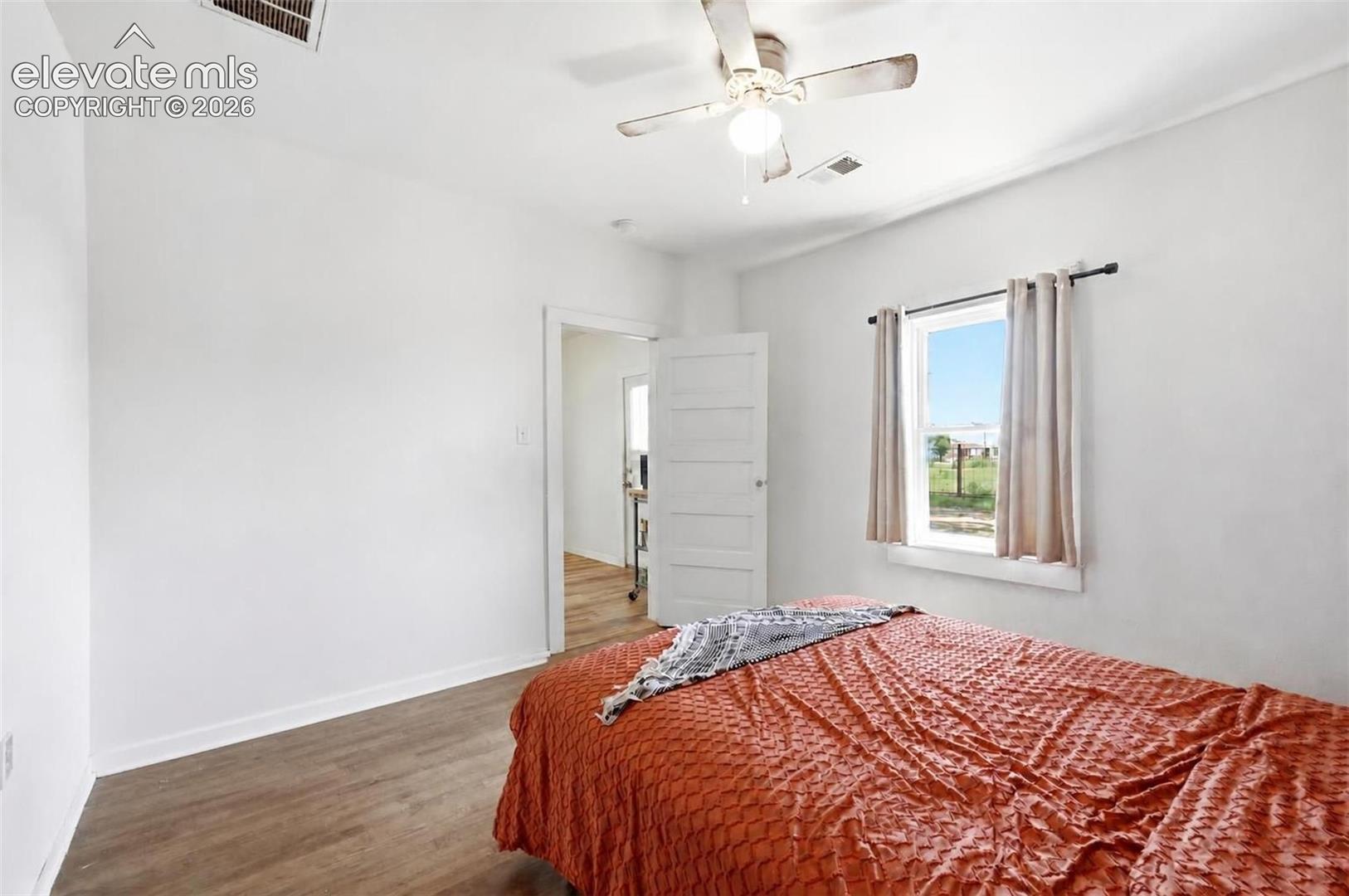 Listing photo 12 for 35270 Ford Road
