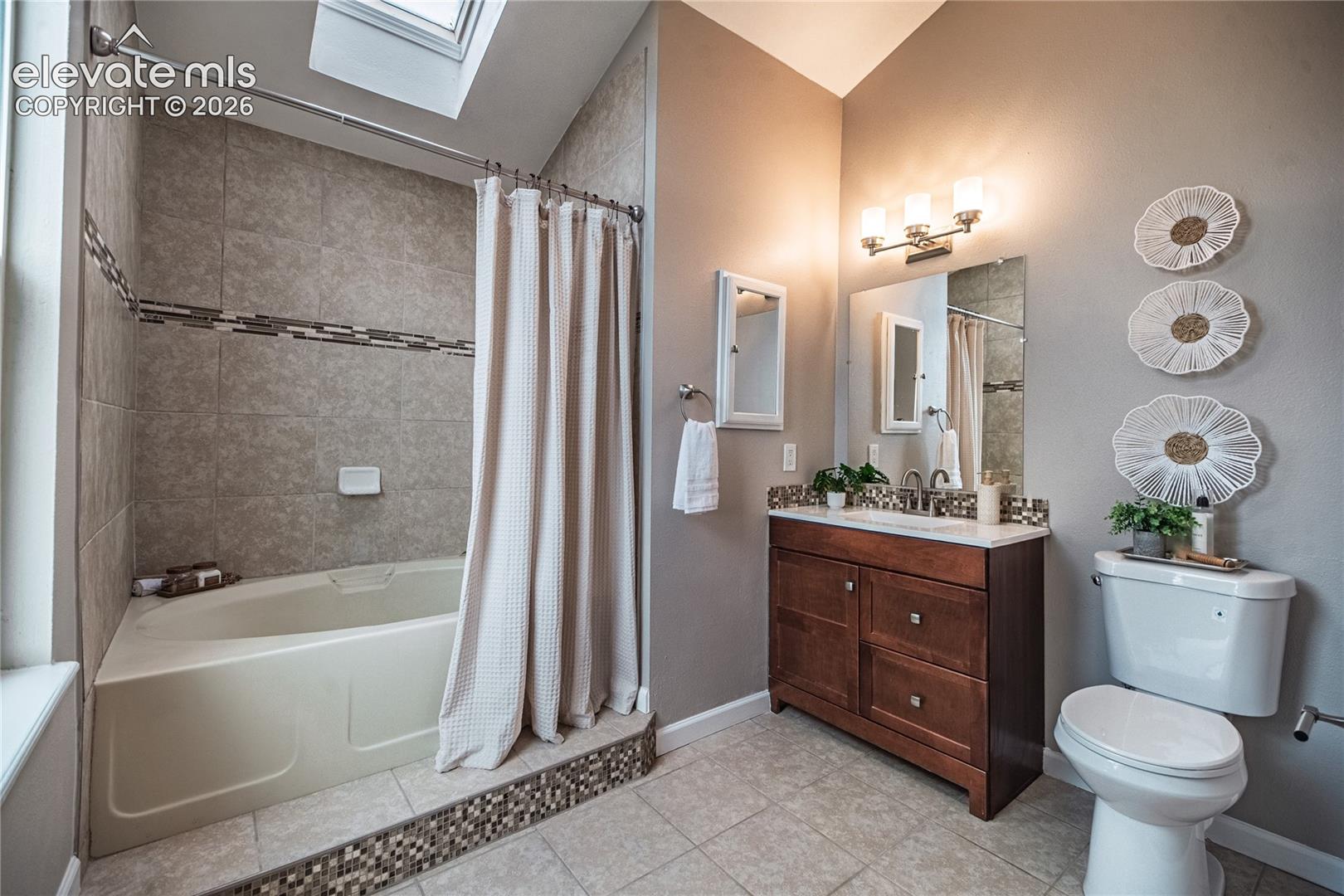 Listing photo 32 for 4325 Ramblewood Drive