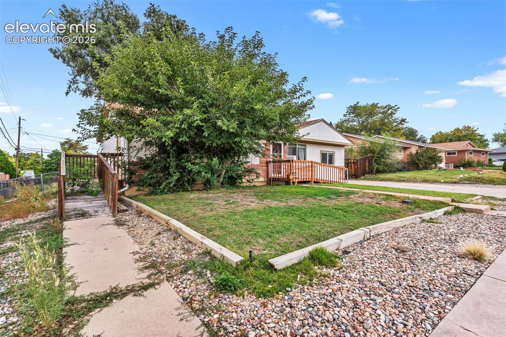 Listing photo 4 for 3 MacArthur Road
