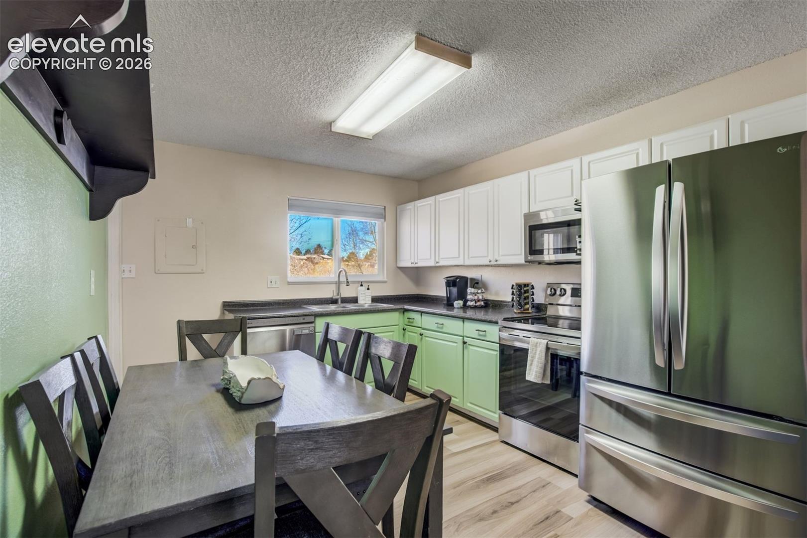Listing photo 8 for 2566 Royalty Court