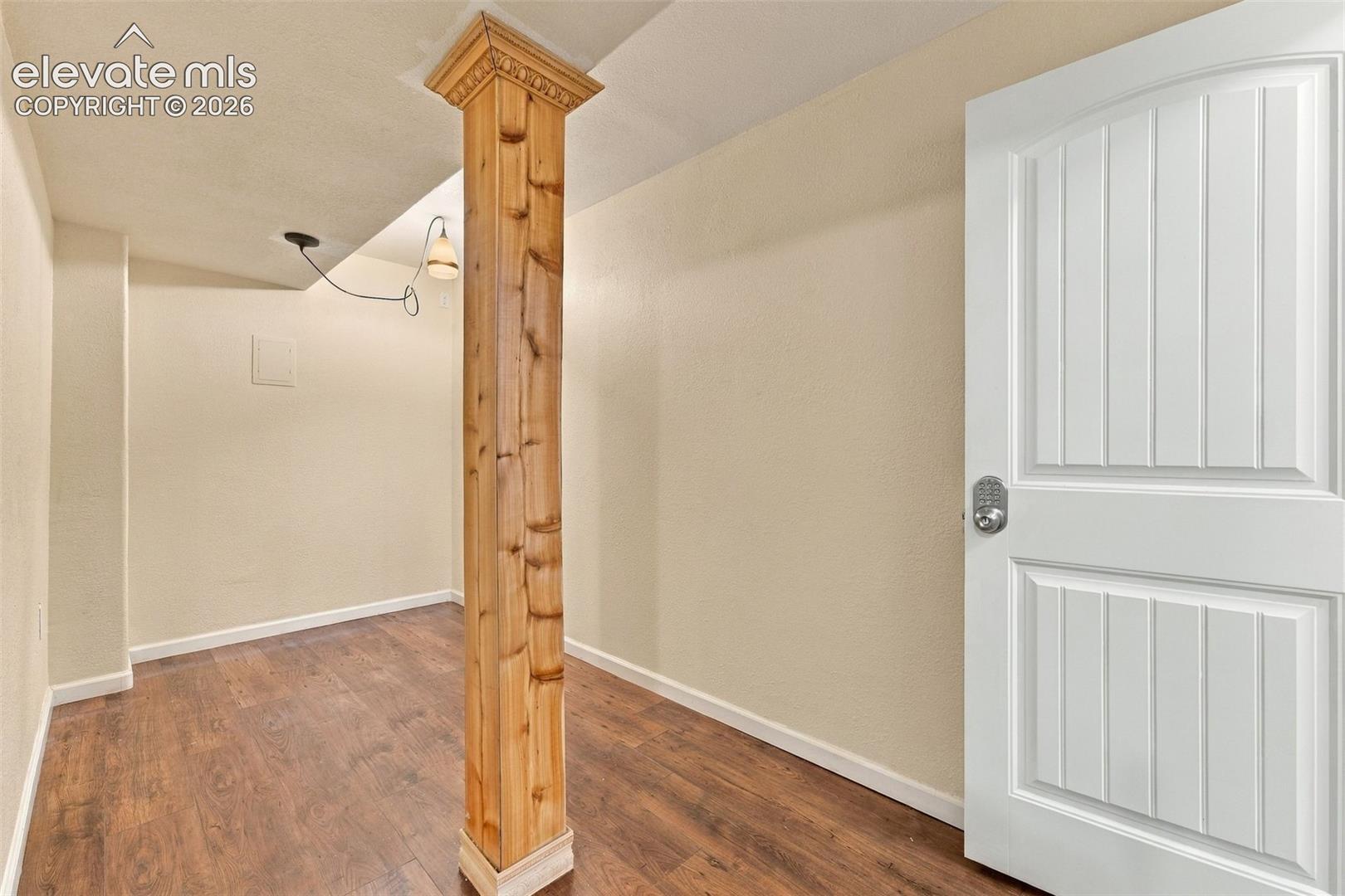 Listing photo 23 for 1385 N Challenger Drive
