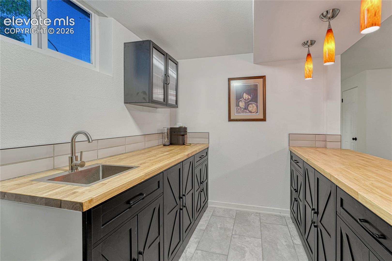 Listing photo 26 for 1221 E Madison Street