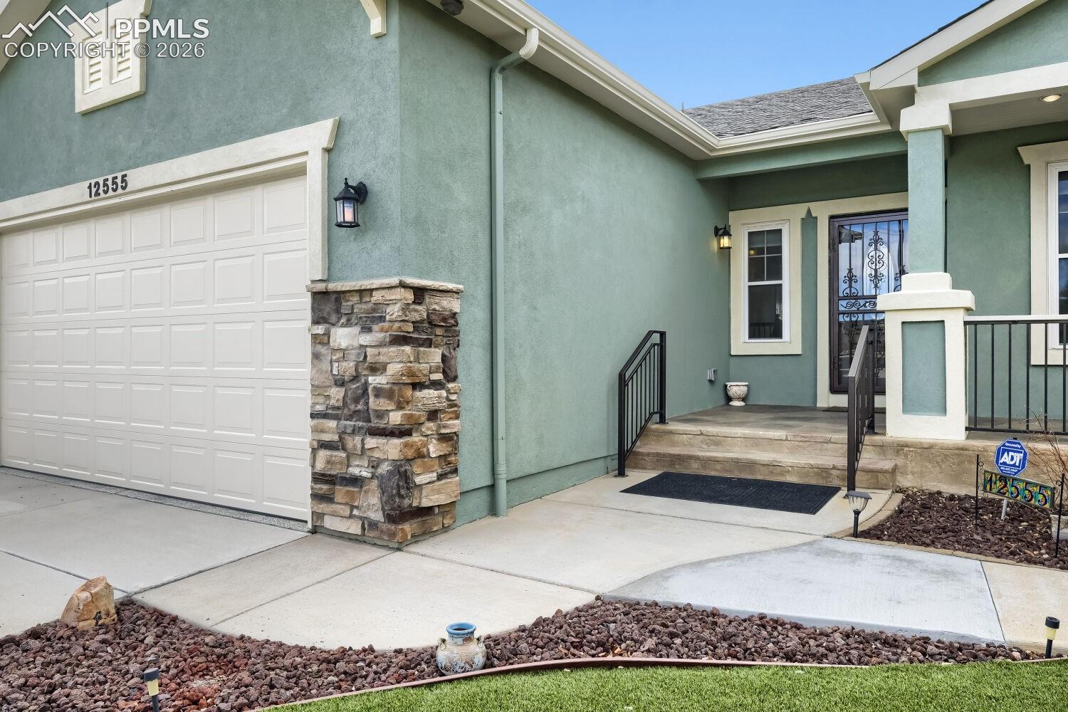 Listing photo 3 for 12555 Handles Peak Way