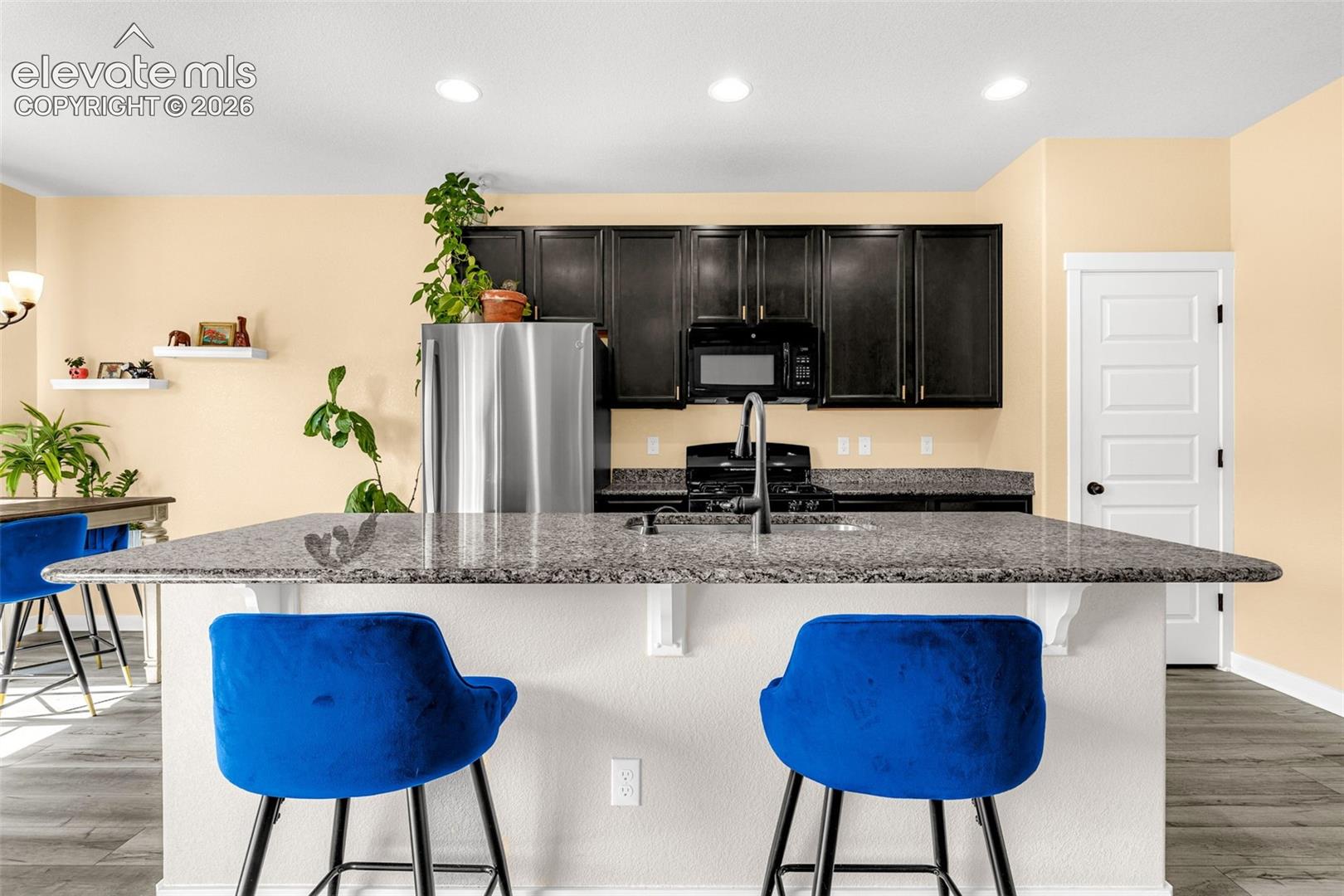 Listing photo 5 for 6898 Tullamore Drive