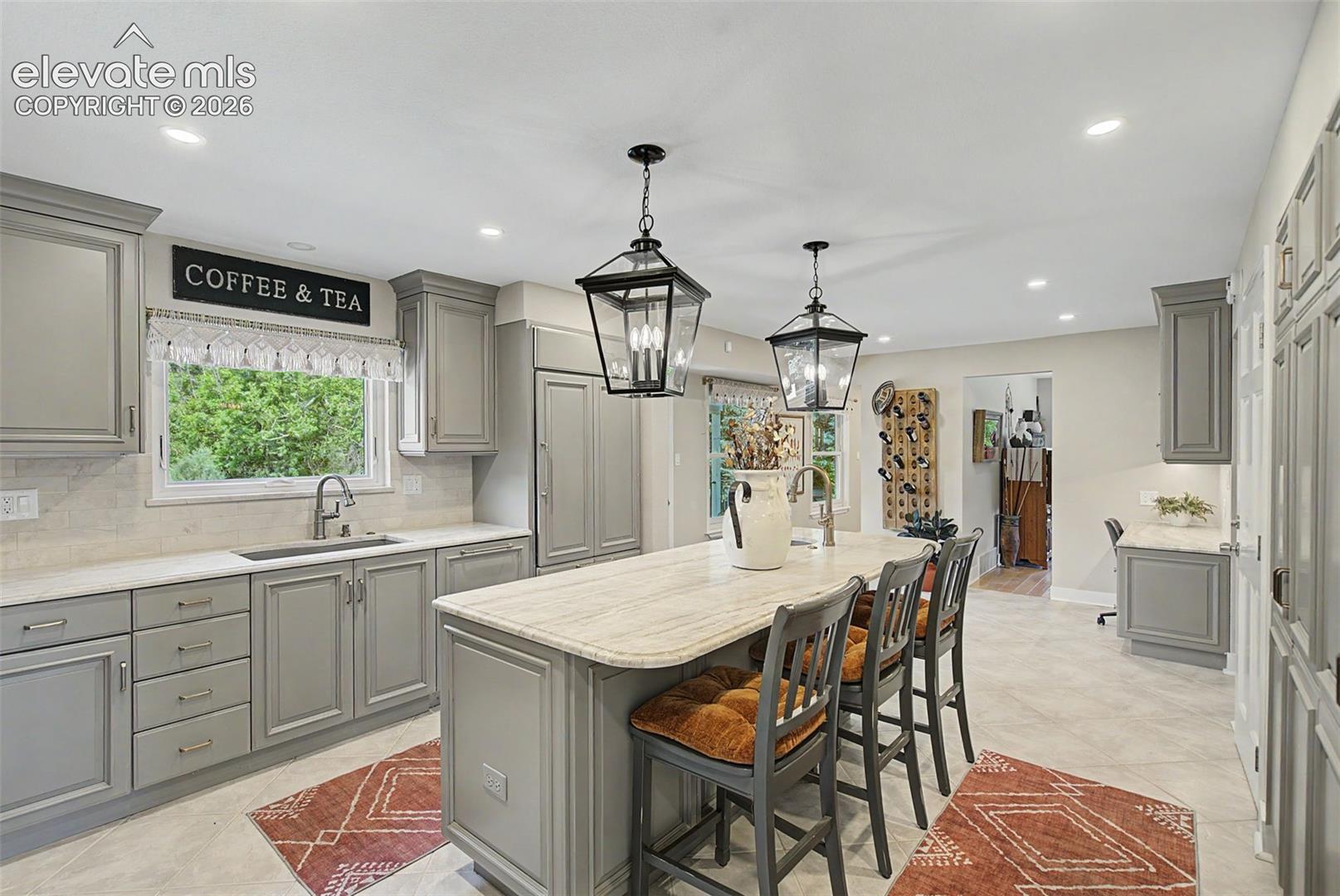 Listing photo 15 for 216 W Cheyenne Mountain Boulevard