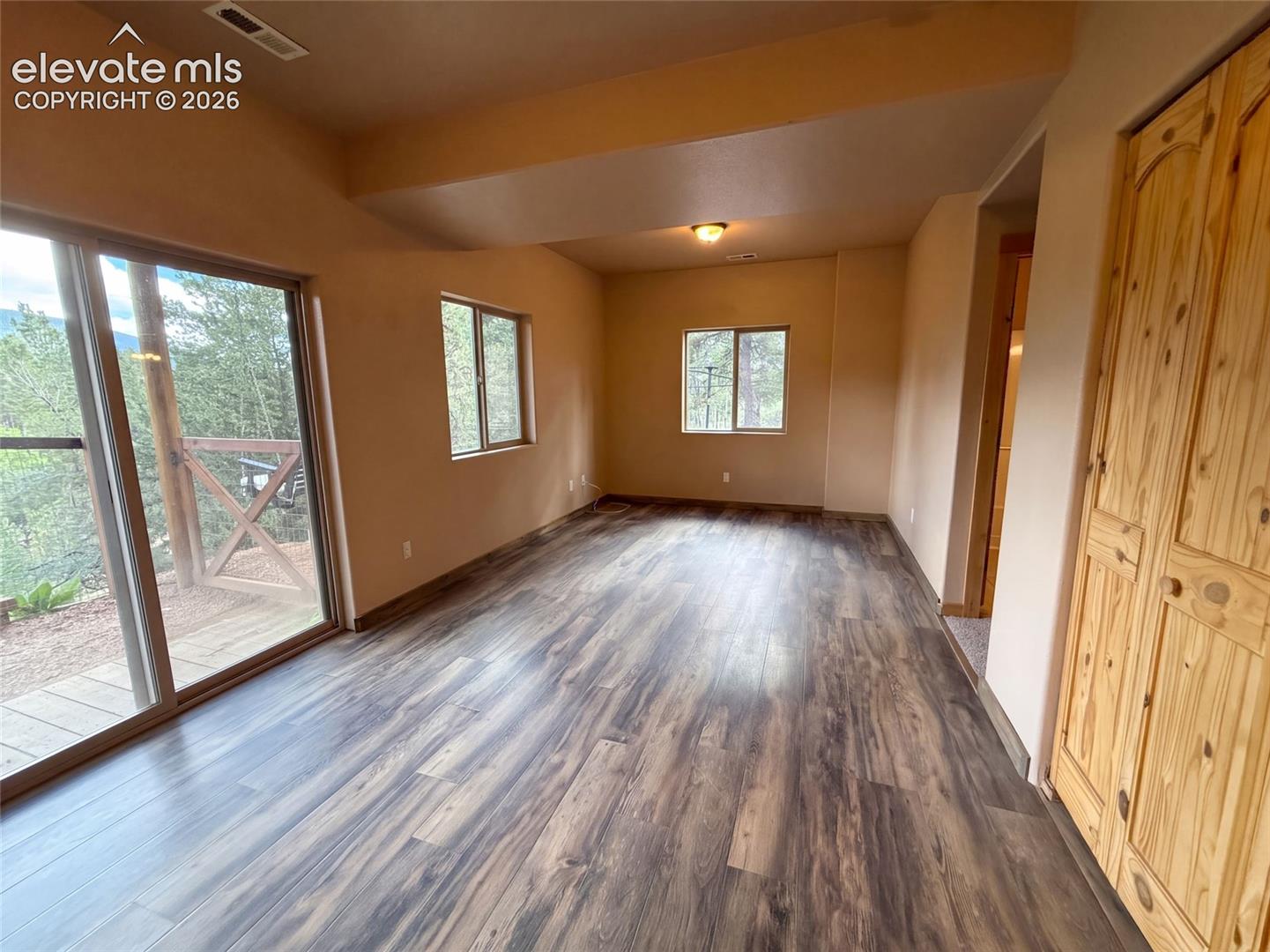 Listing photo 12 for 1920 Pikes Peak Drive