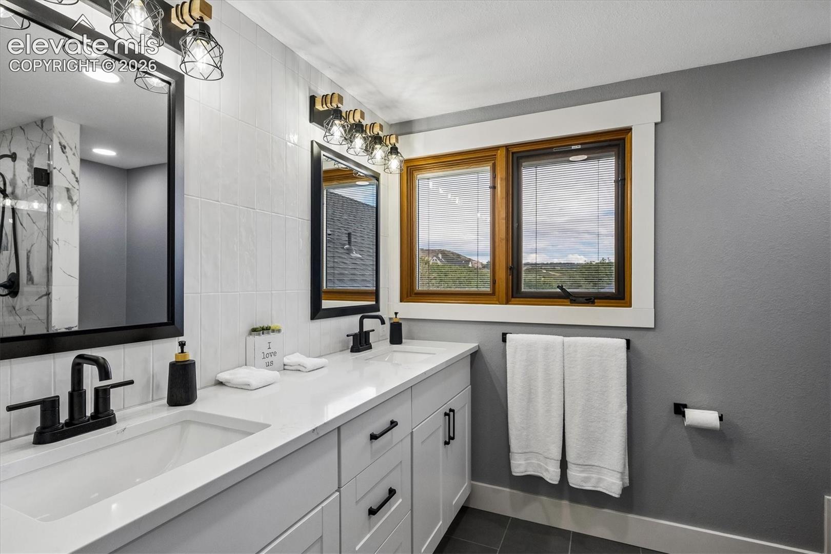 Listing photo 23 for 2464 W Wolfensberger Road
