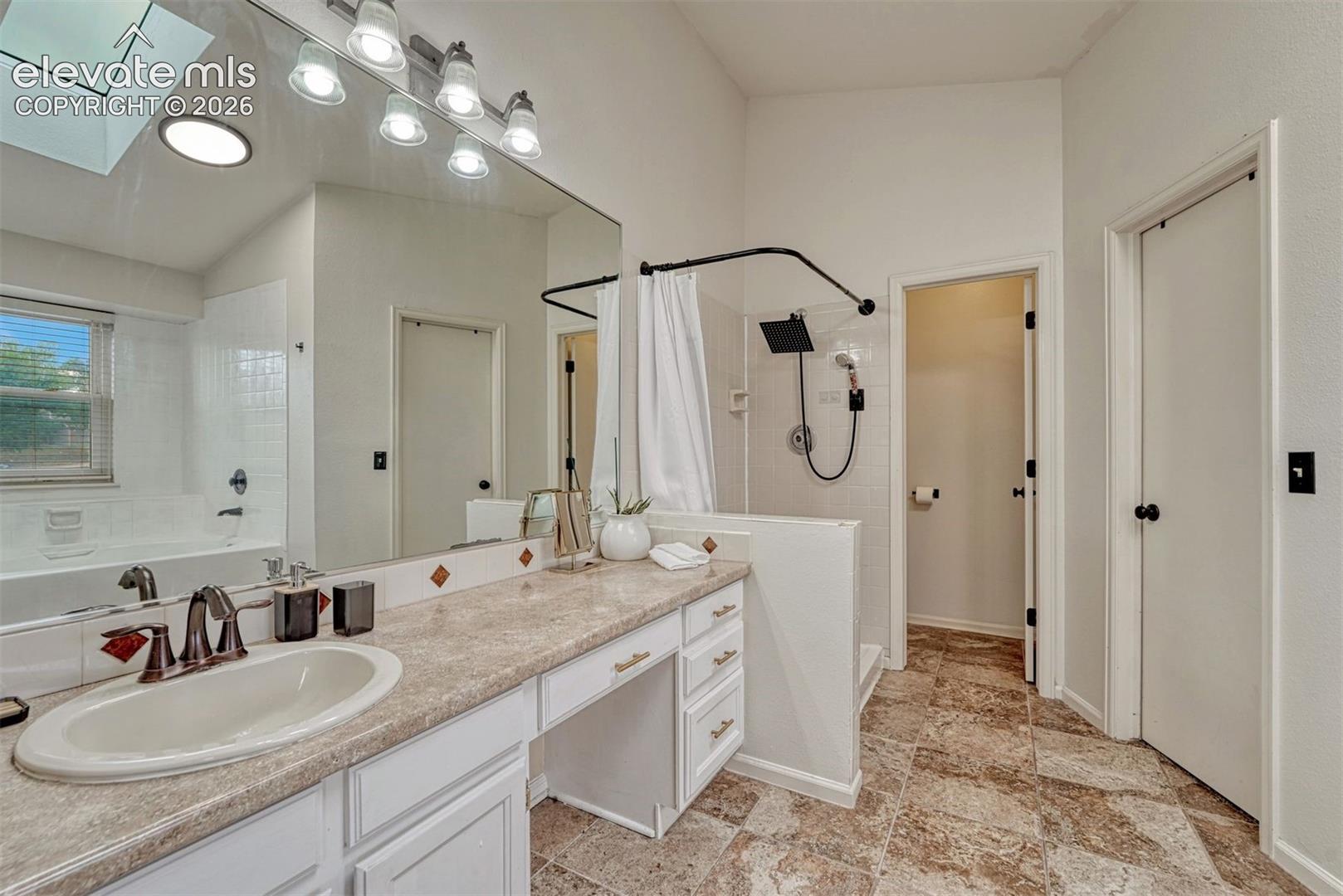 Listing photo 19 for 7510 Hickorywood Drive