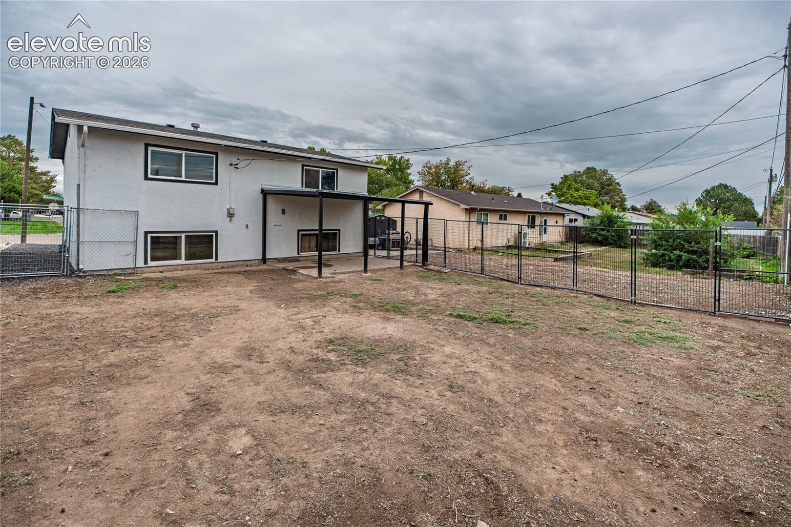Listing photo 7 for 3816 Devonshire Lane