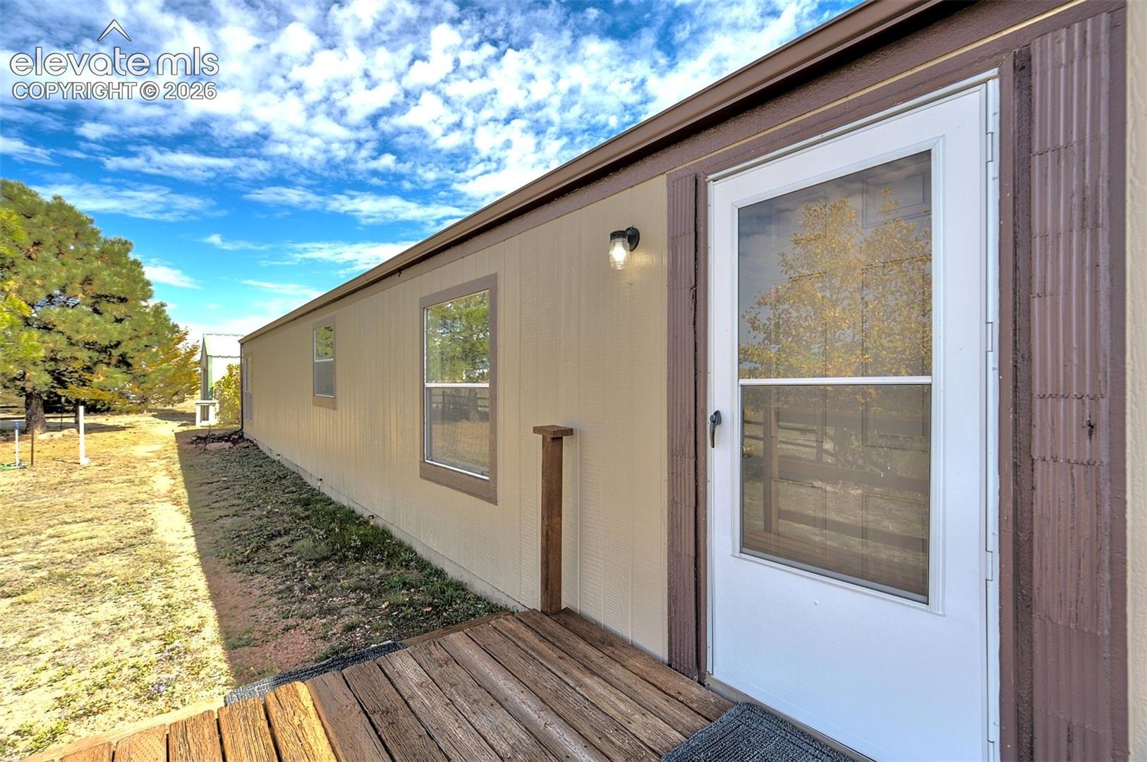 Listing photo 6 for 6375 Field View