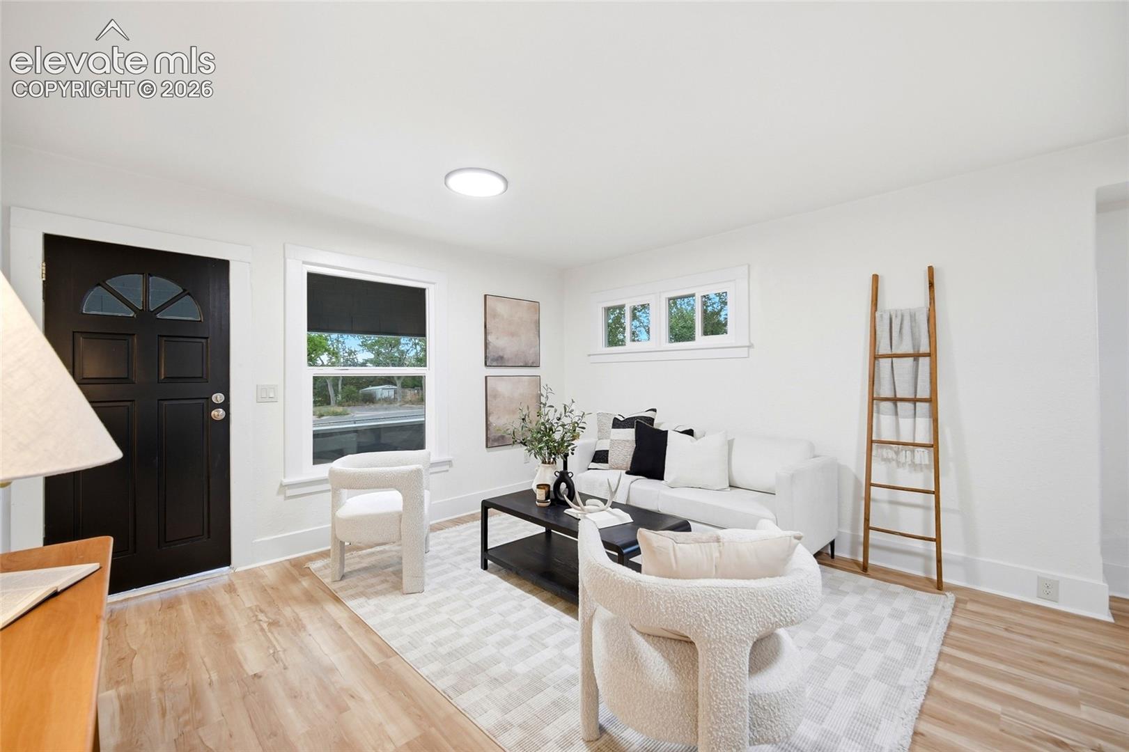 Listing photo 7 for 947 E Costilla Street