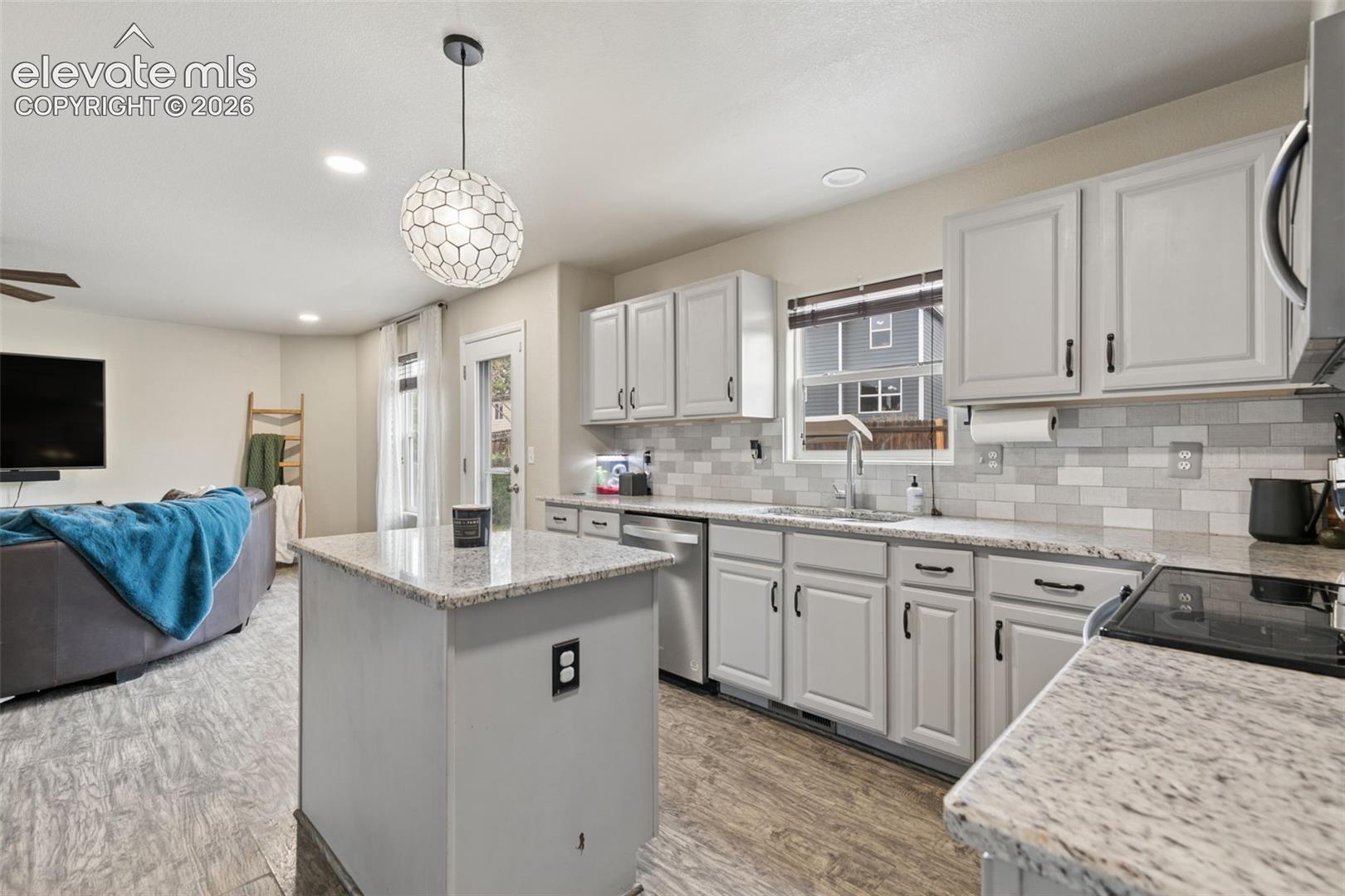 Listing photo 11 for 6914 Sierra Meadows Drive