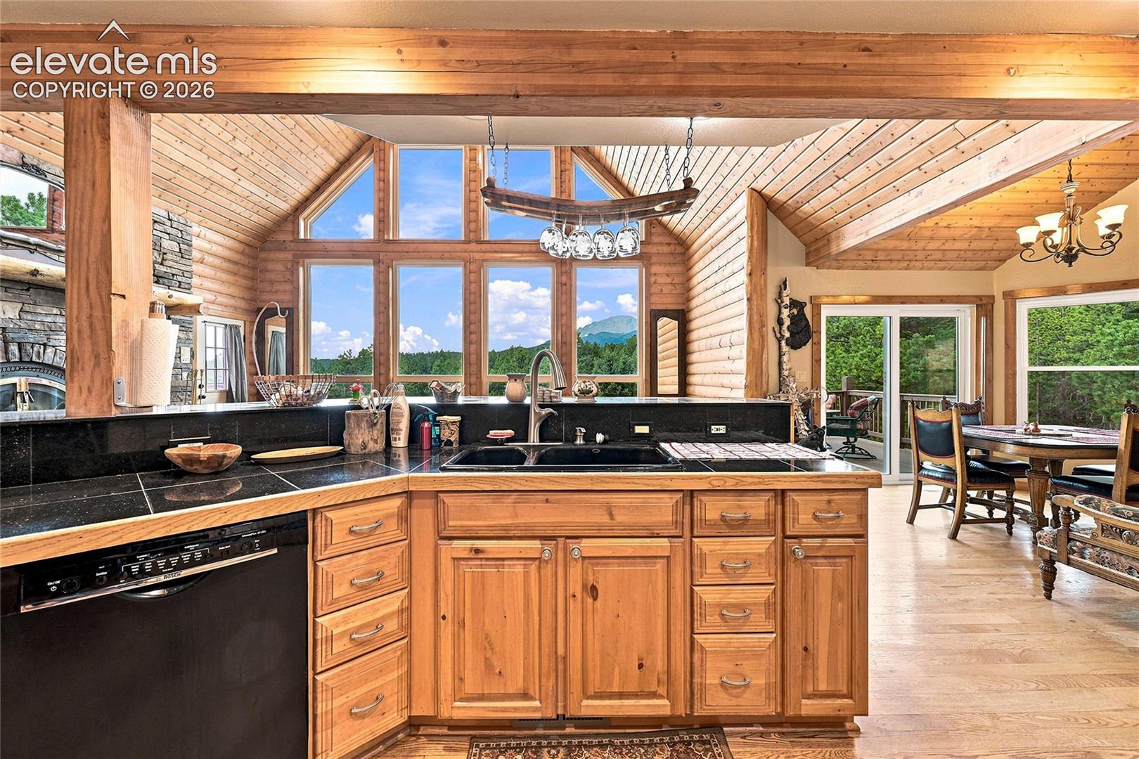Listing photo 15 for 2130 Arapahoe Street