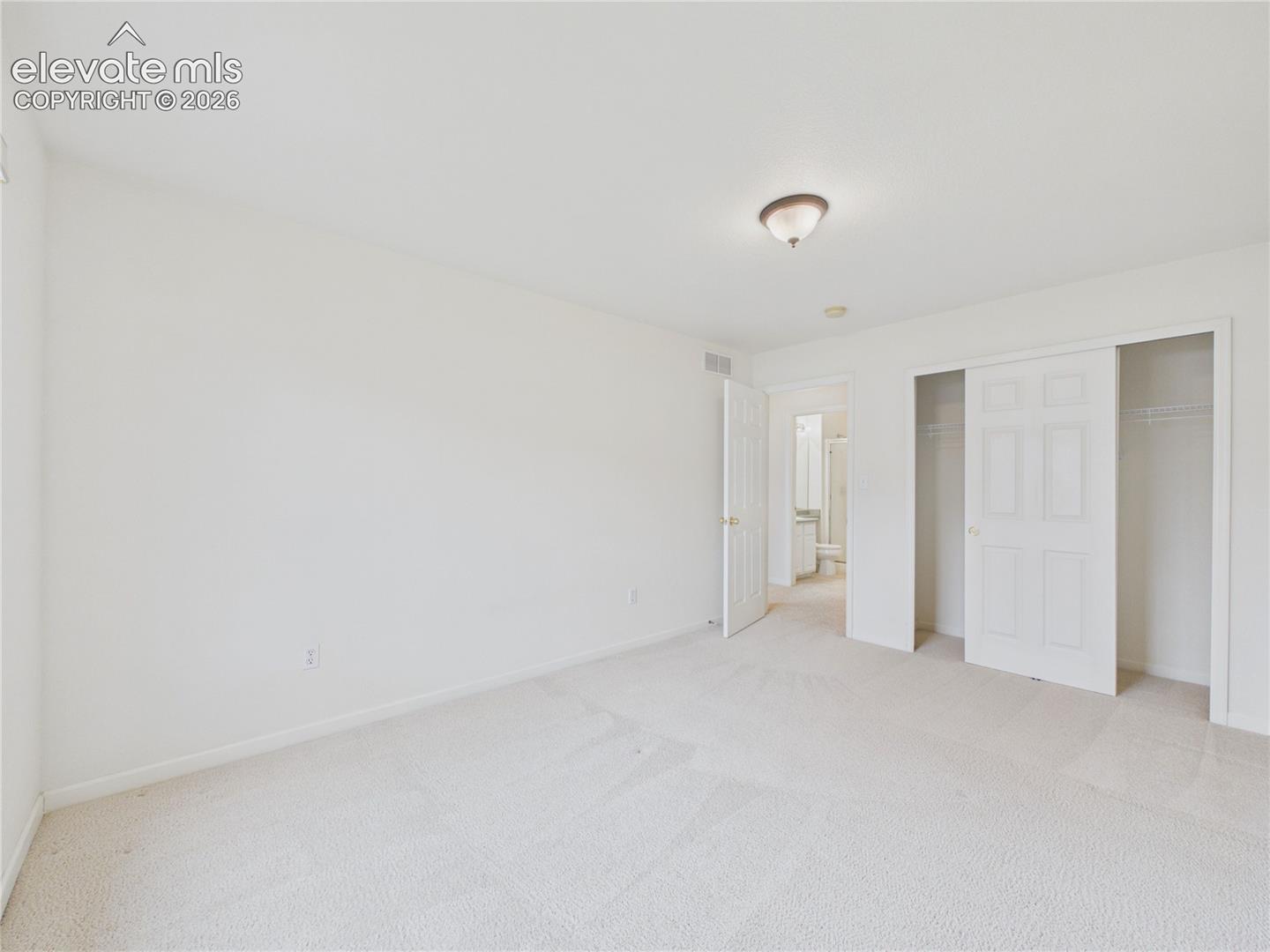 Listing photo 18 for 2025 Kingsroyal Boulevard F