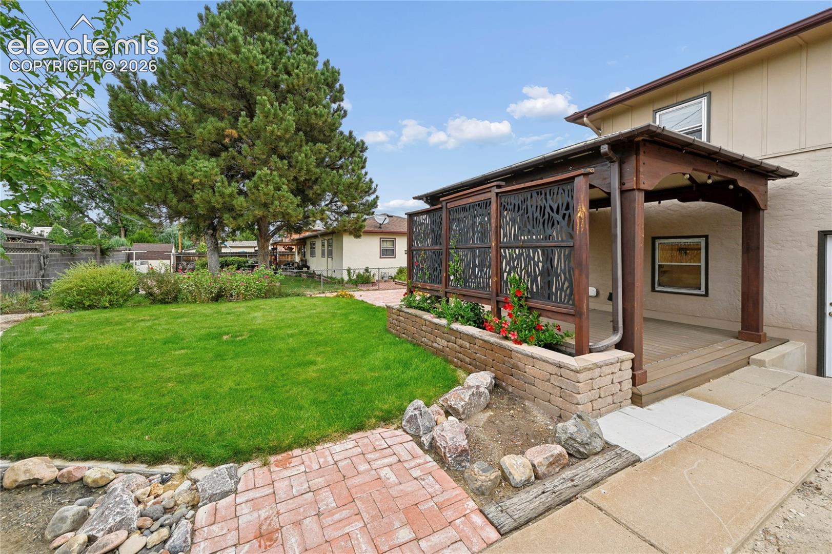 Listing photo 46 for 801 Westacres Avenue