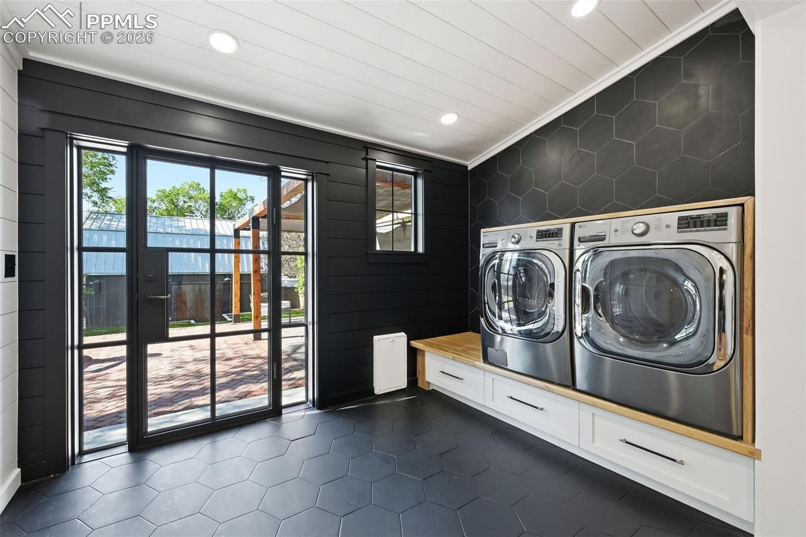 Listing photo 14 for 937 E Costilla Street