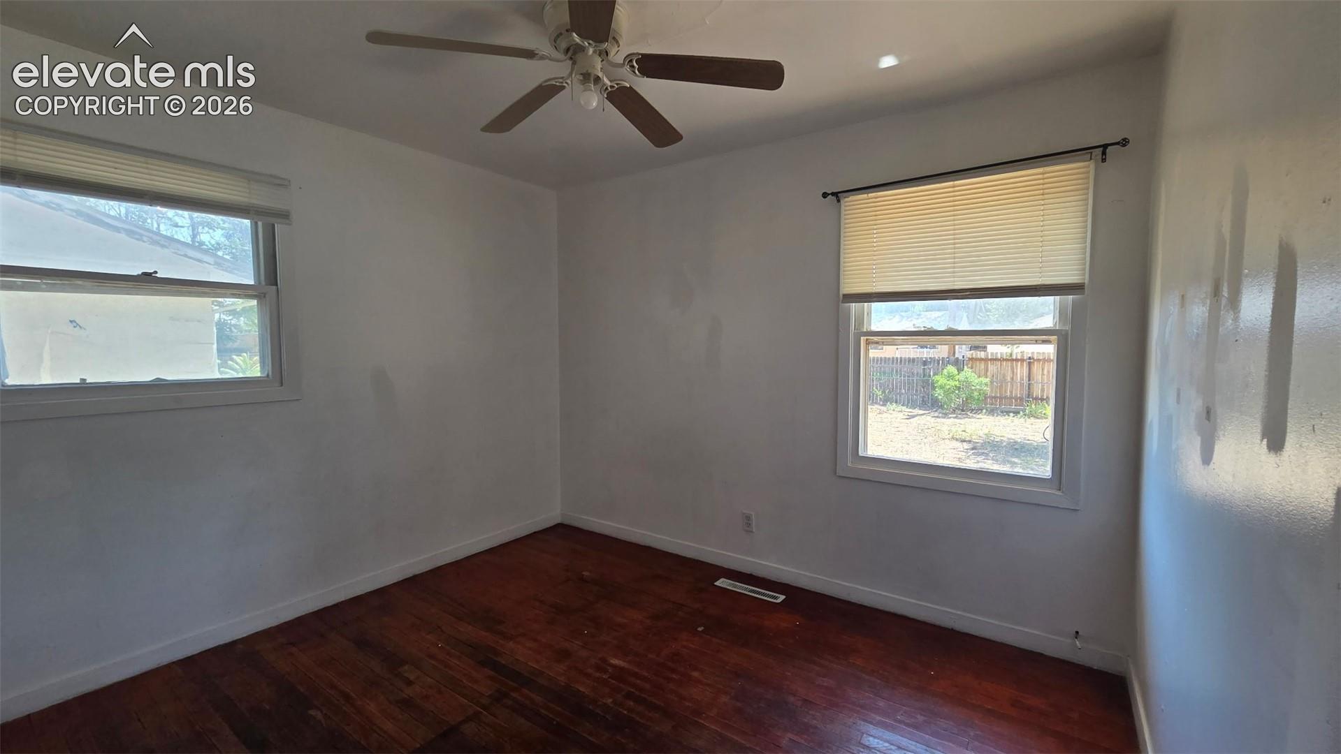 Listing photo 12 for 2640 Forsythia Street