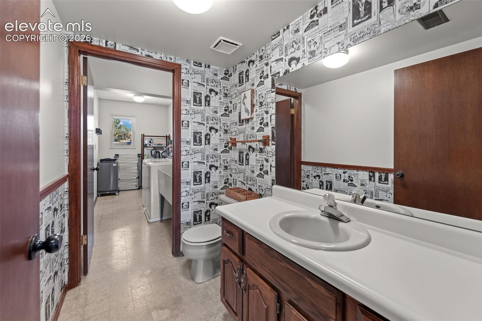 Listing photo 16 for 3025 Windjammer Drive