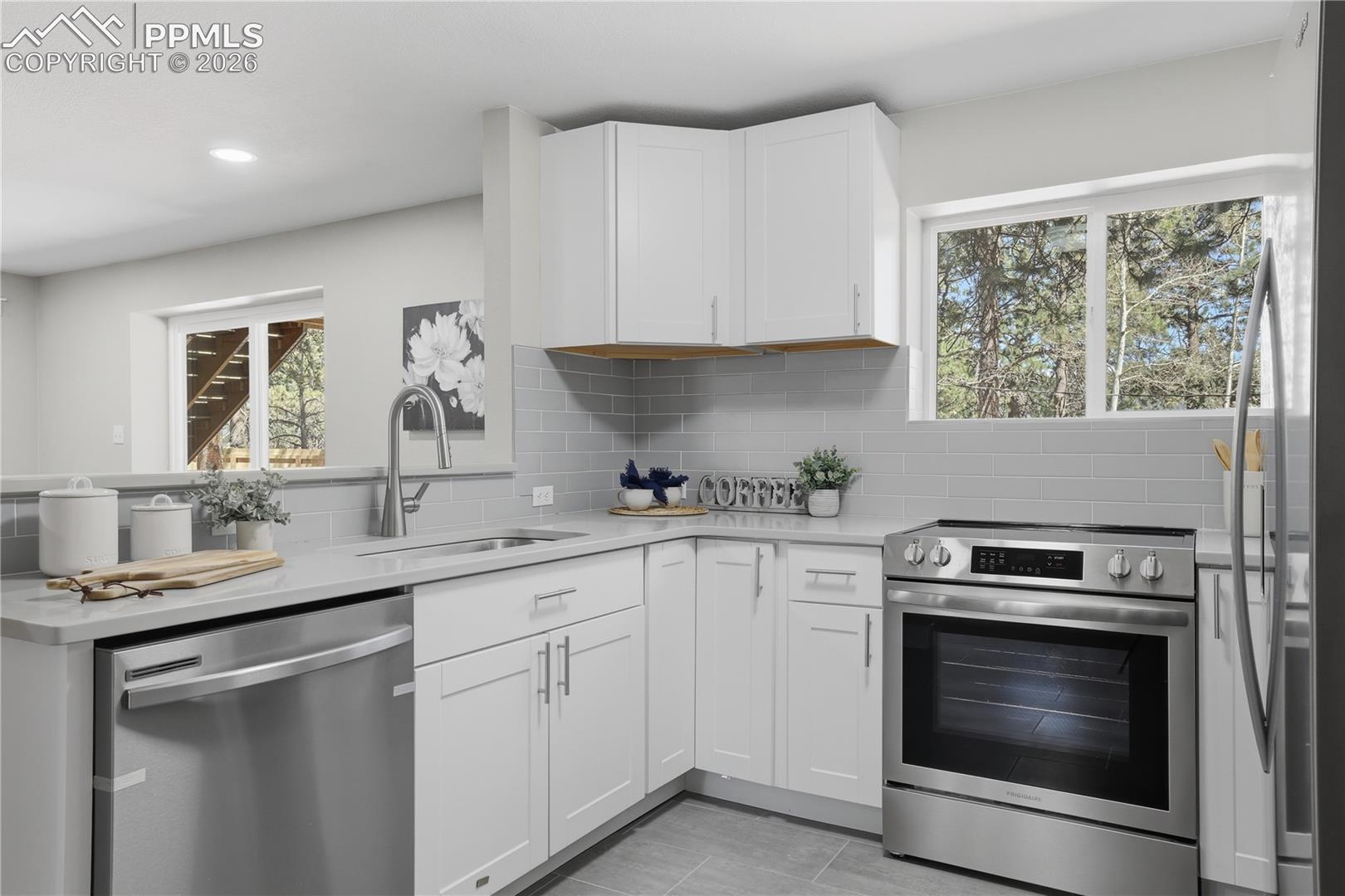 Listing photo 4 for 307 Evergreen Street