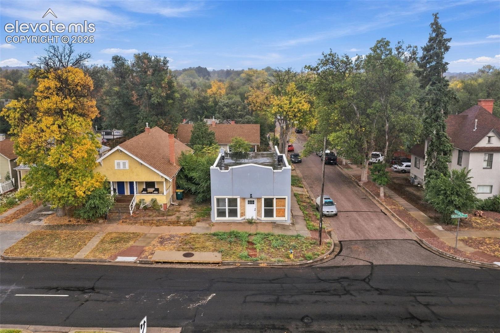Listing photo 3 for 412 E St Vrain Street