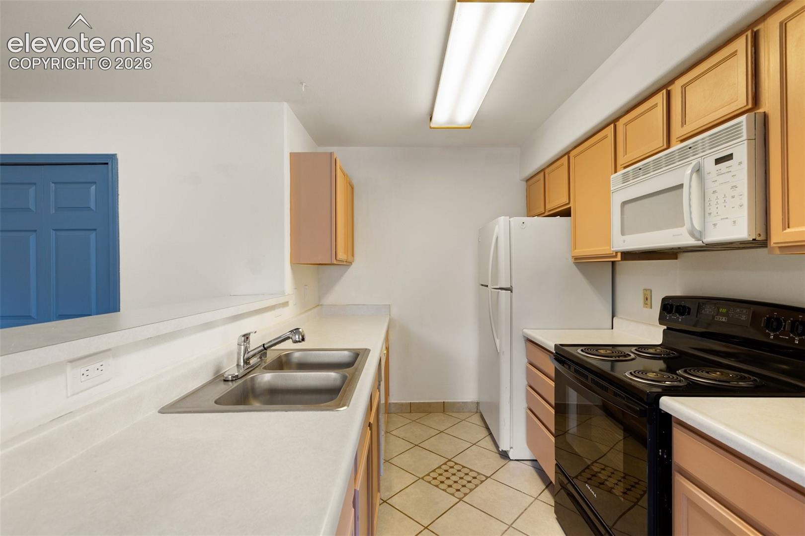 Listing photo 7 for 120 WHALEN Avenue 25 BLDG 1
