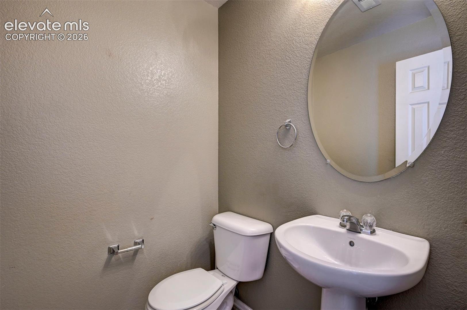 Listing photo 24 for 863 Red Thistle View
