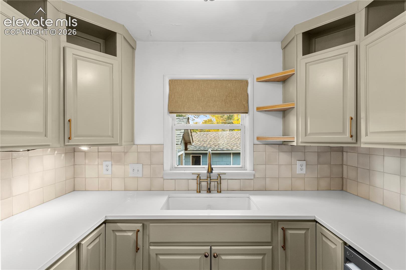 Listing photo 6 for 1220 E Fountain Boulevard