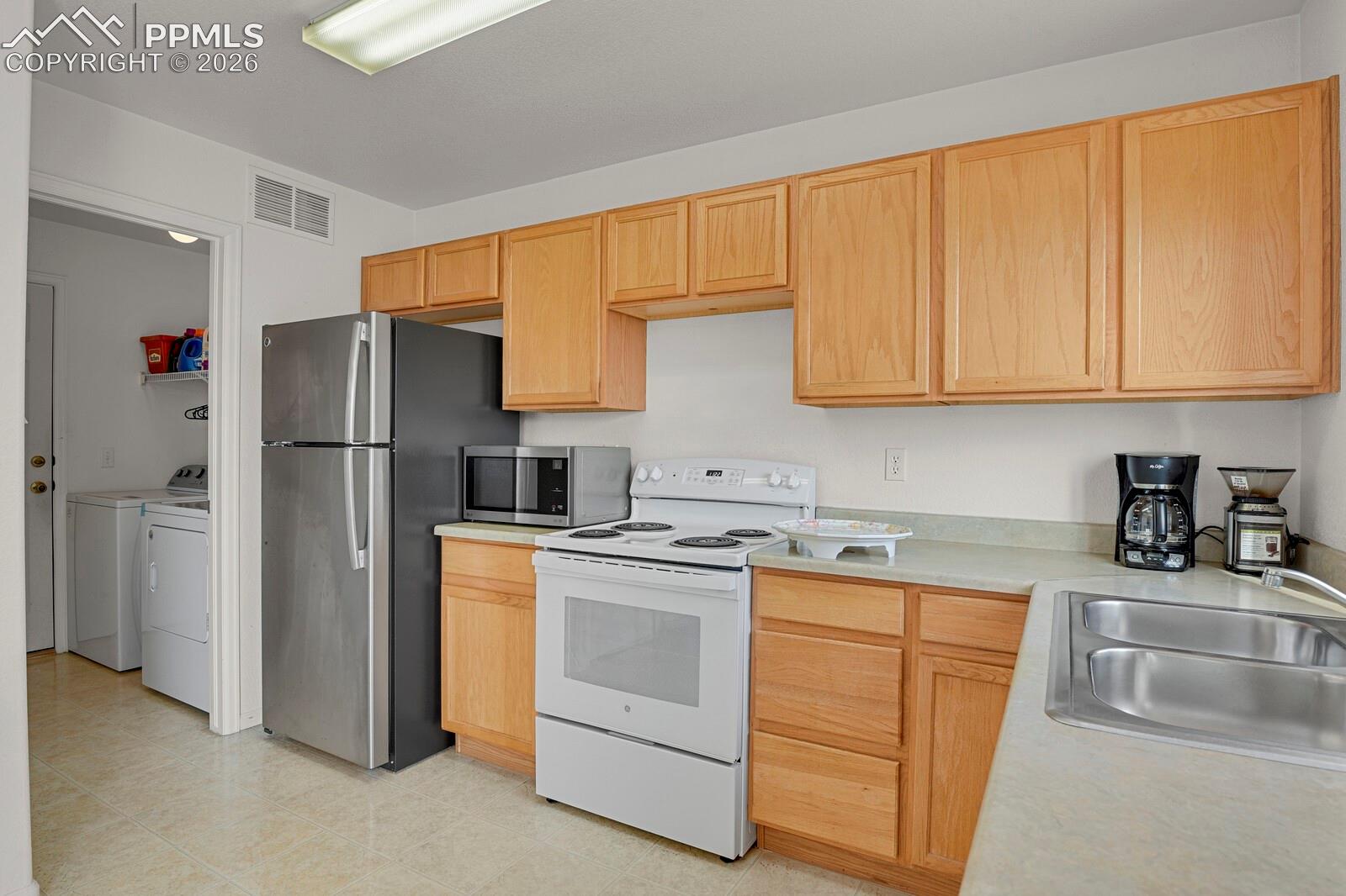 Listing photo 13 for 7203 Bentwater Drive