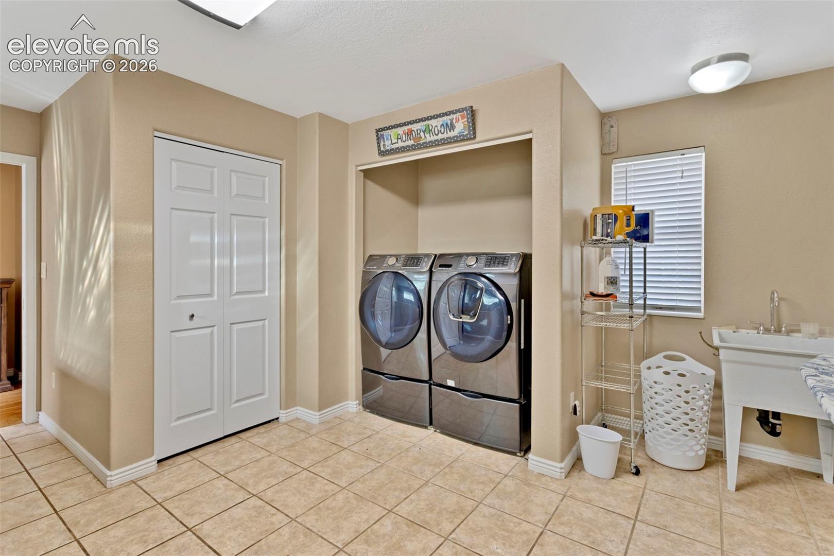 Listing photo 13 for 16 Spruce Circle
