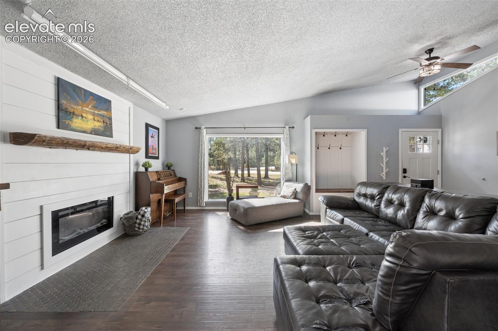 Listing photo 7 for 14015 Timber Grove Lane