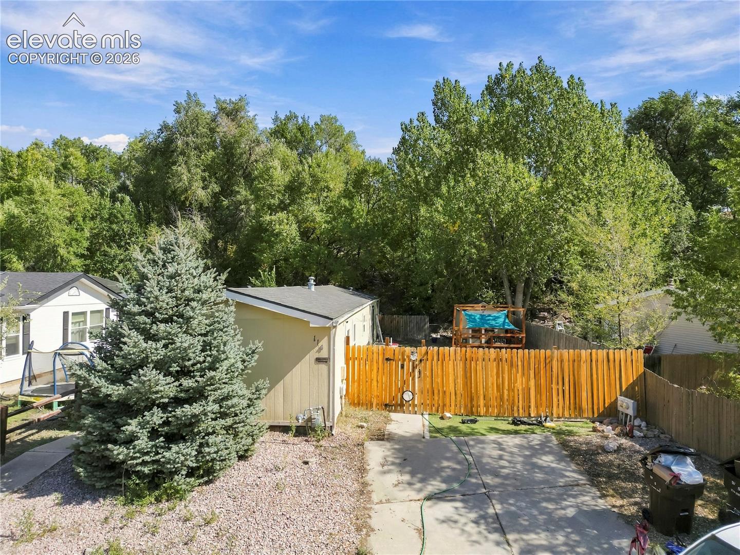 Listing photo 4 for 114 Mojave Way