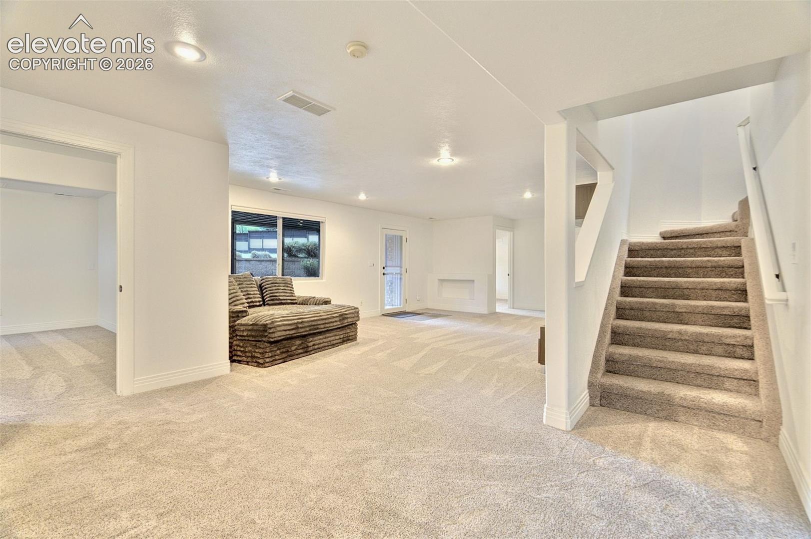 Listing photo 20 for 1825 Parkview Boulevard