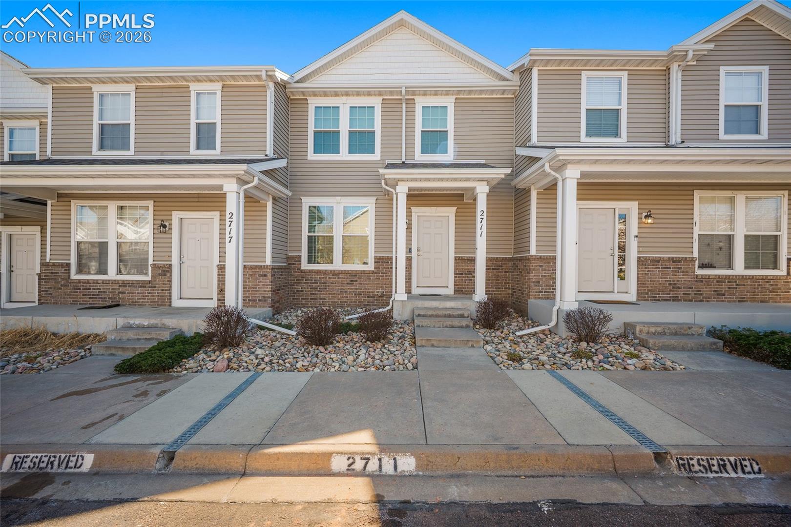 2711 Brooksedge View