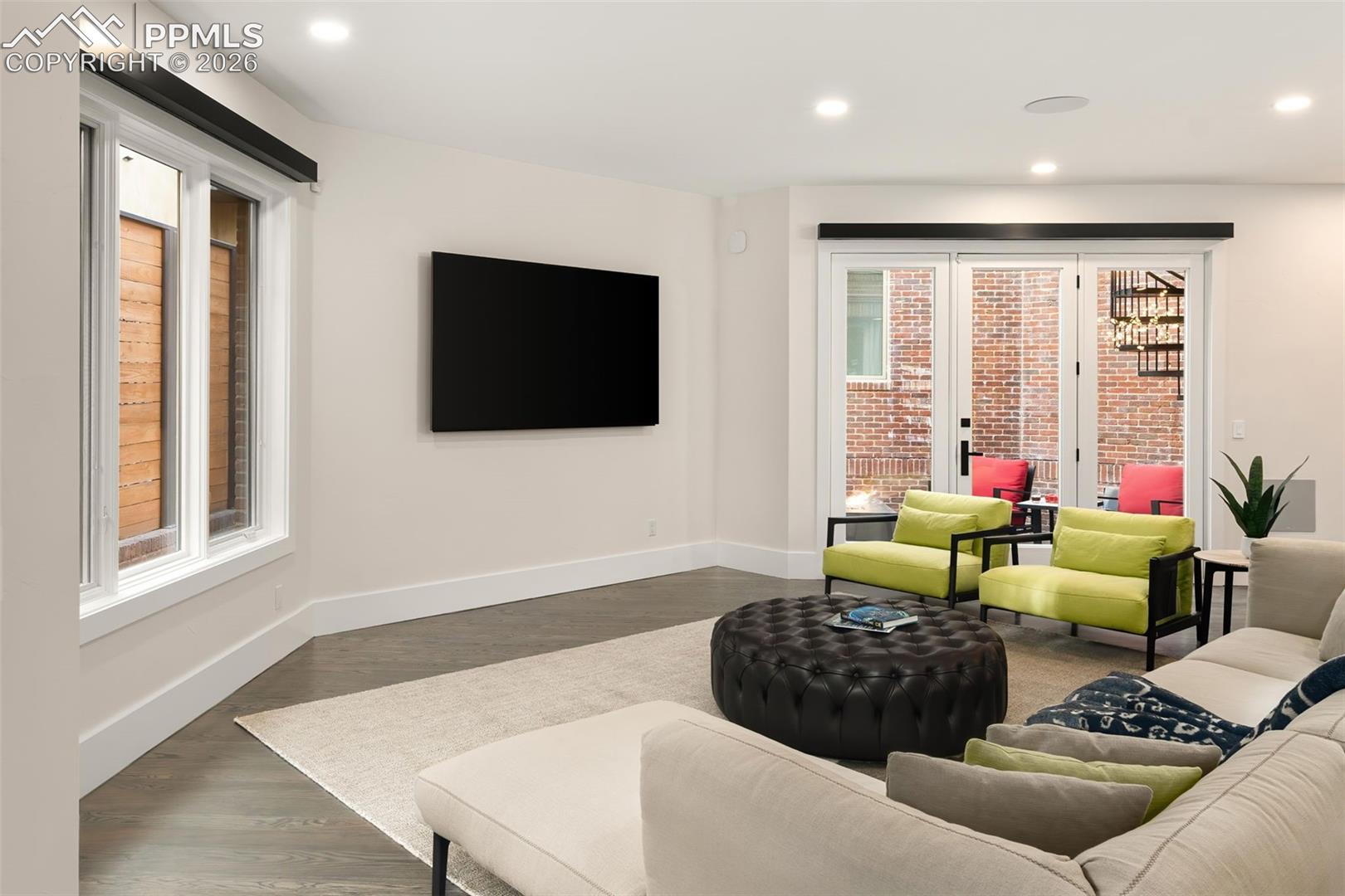 Listing photo 12 for 418 Steele Street