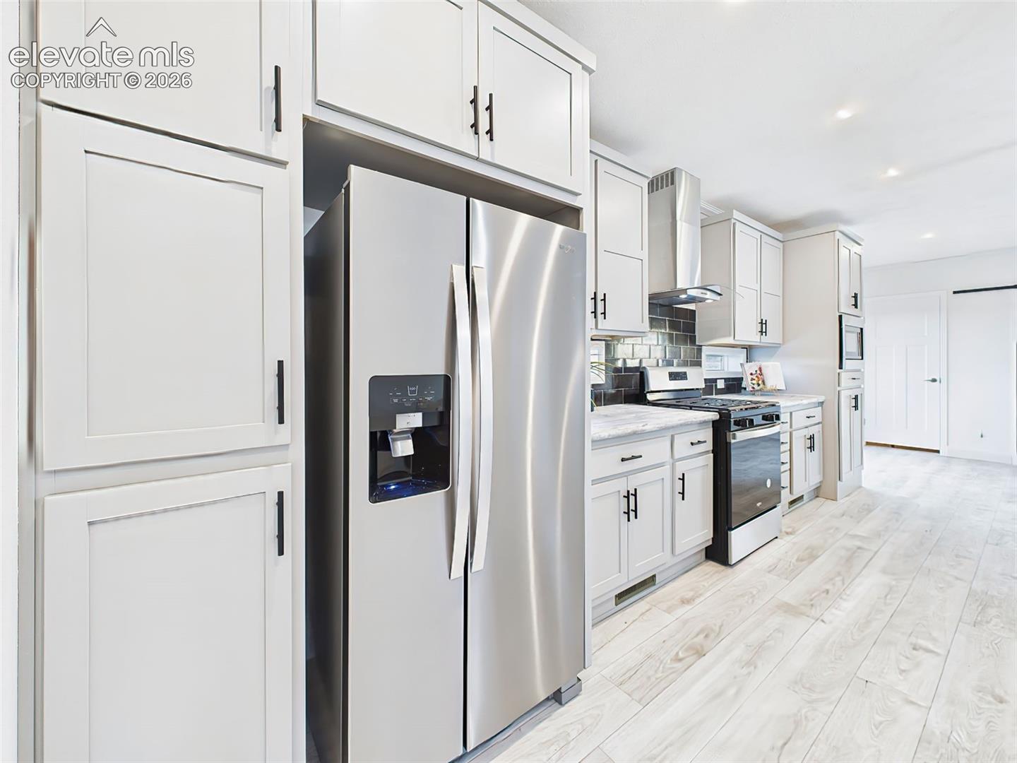 Listing photo 15 for 893 S Greenway Avenue