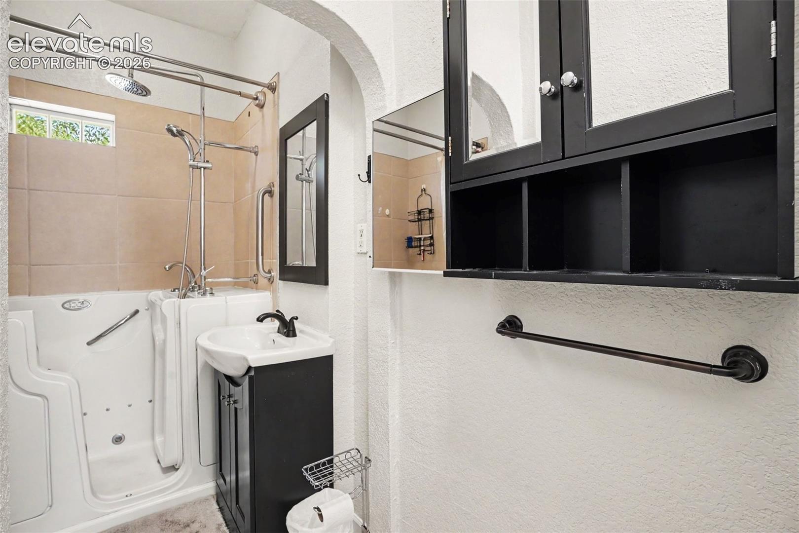Listing photo 12 for 1616 E Orman Avenue
