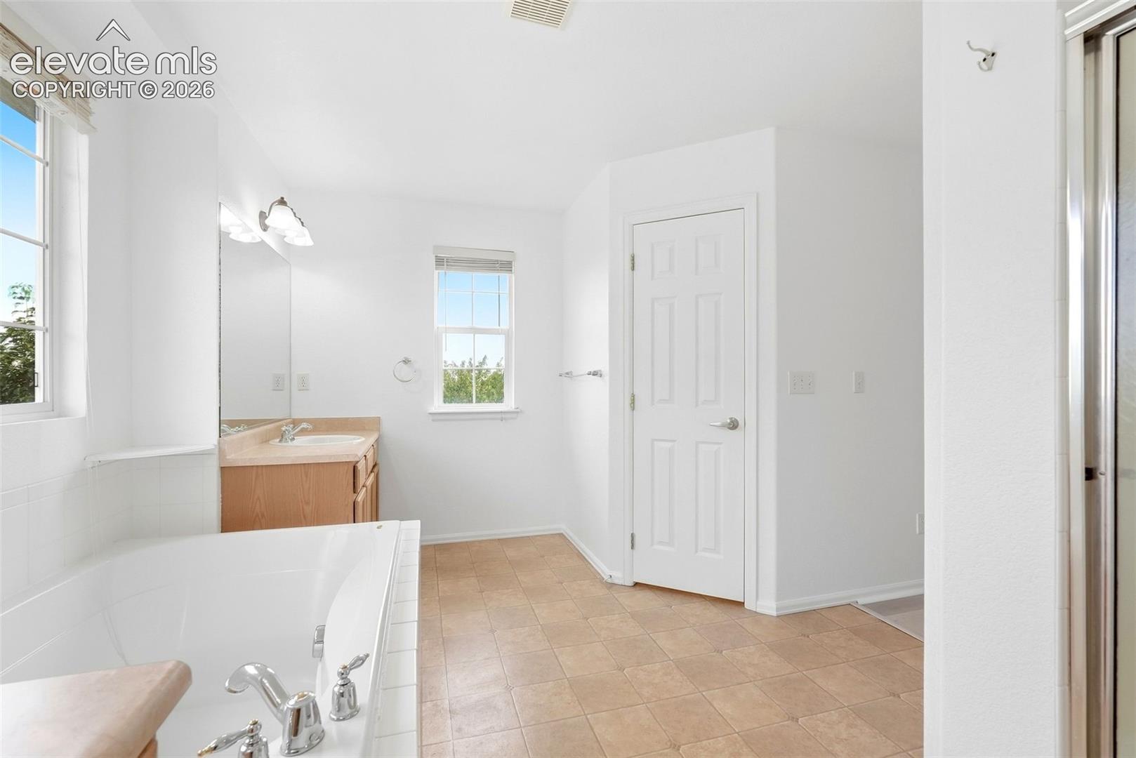 Listing photo 38 for 8931 Oakmont Road