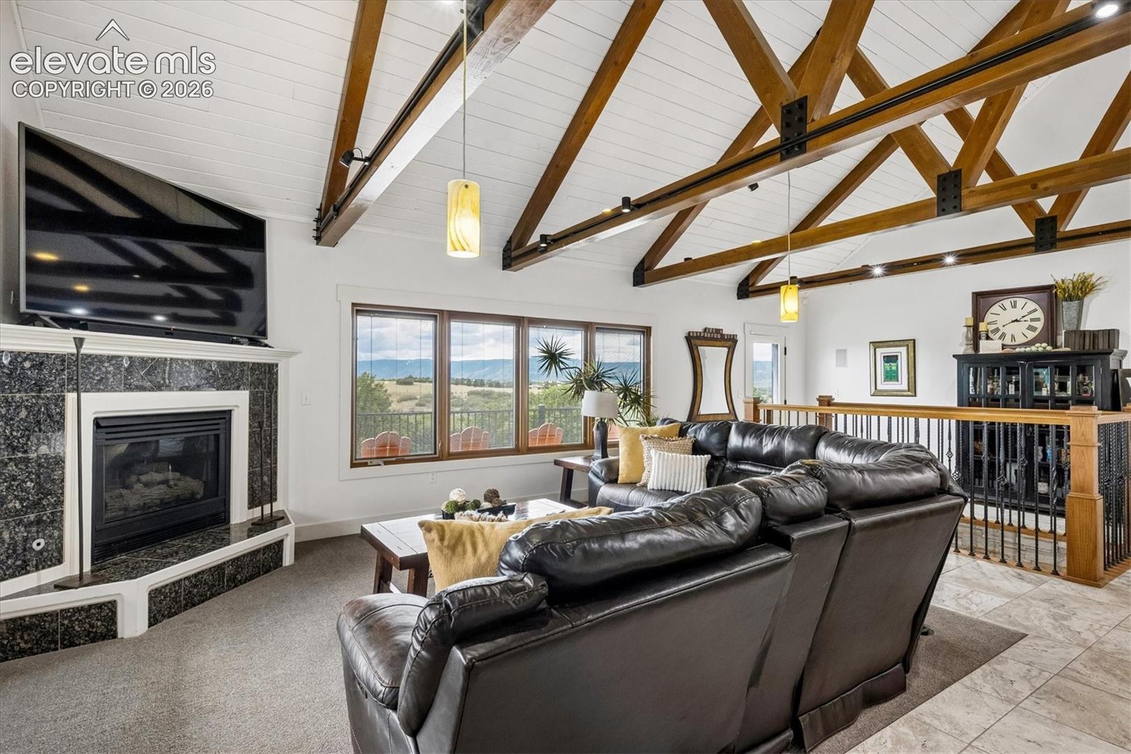 Listing photo 11 for 2464 W Wolfensberger Road