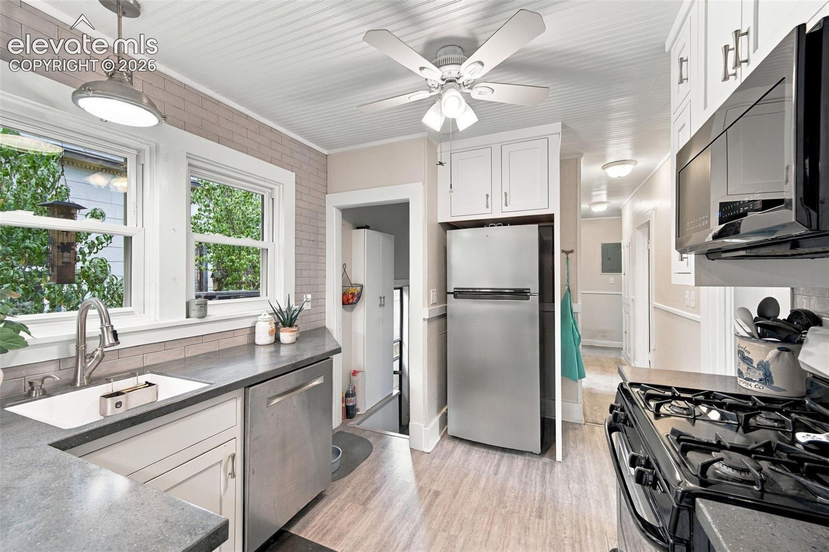 Listing photo 8 for 619 N Cedar Street